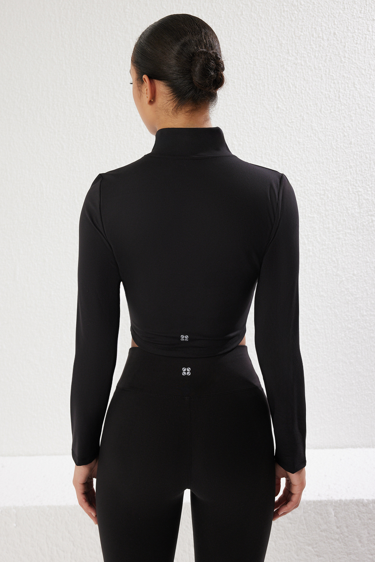 Trendyol Collection-Schwarze, weiche, gestrickte Sportjacke/Sweatshirt aus gebürstetem Stoff mit Reißverschluss THMSS25SK00000 6