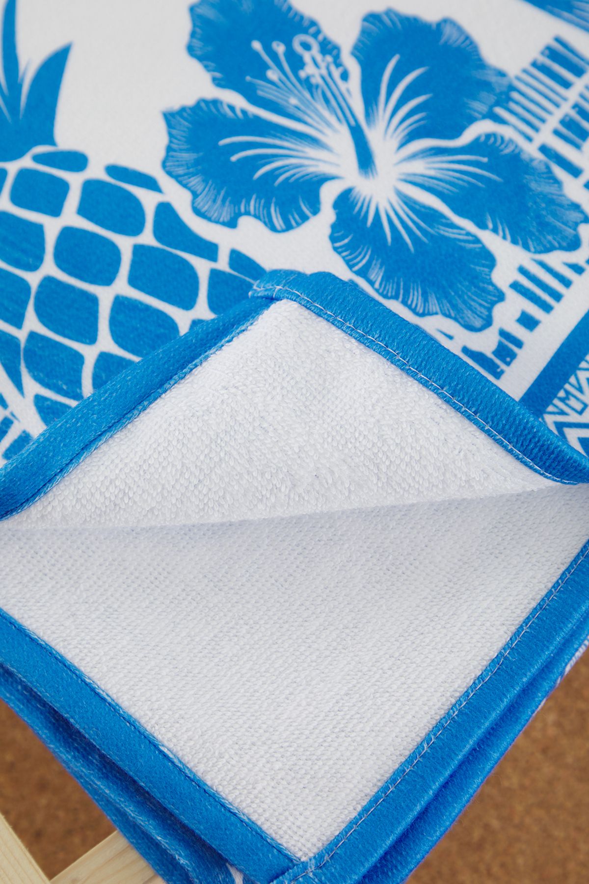 Trendyol Collection-Strandtuch mit tropischem Muster TBESS25PH00000 5