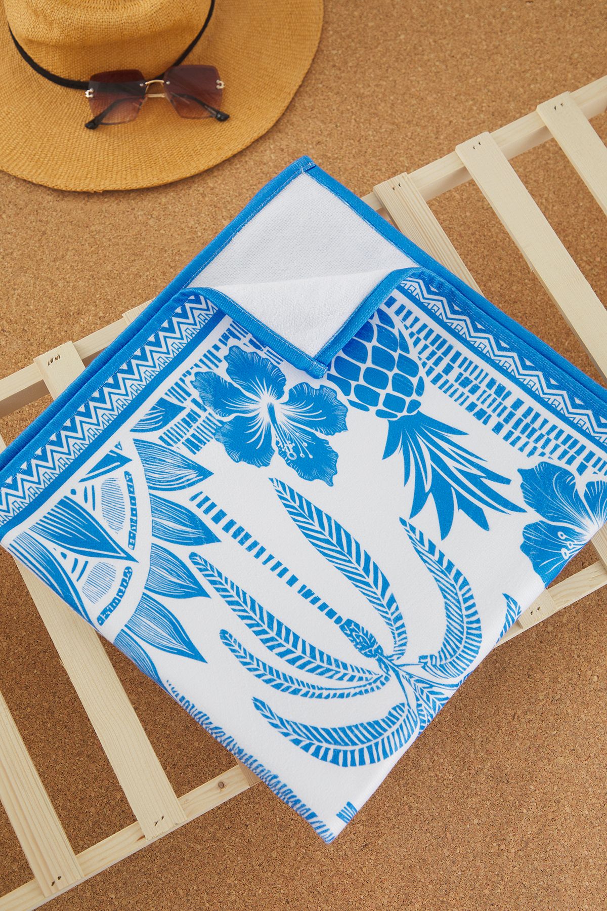Trendyol Collection-Strandtuch mit tropischem Muster TBESS25PH00000 4