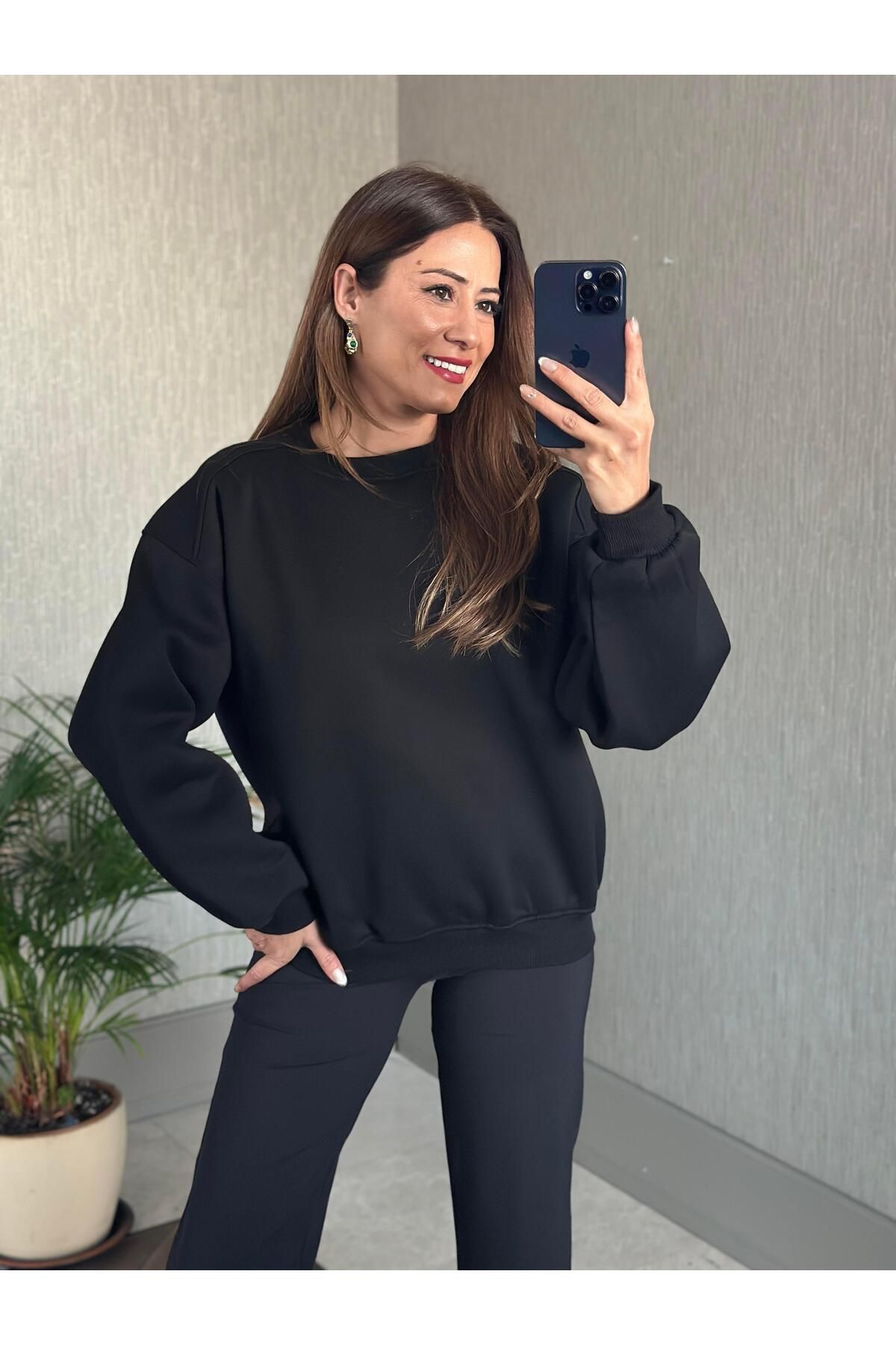 Forlady4 Siyah Omzu Dikiş Detaylı Bisiklet Yaka Şardonlu Kadın Sweatshirt