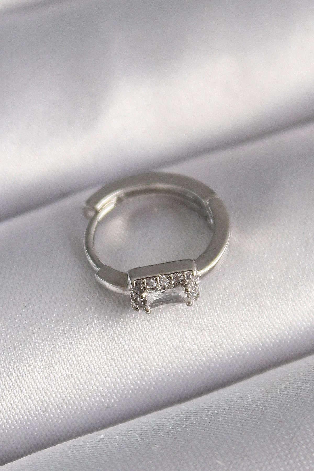 Ekince 316L Çelik Gümüş Renk Kare Zirkon Taşlı Tragus Piercing