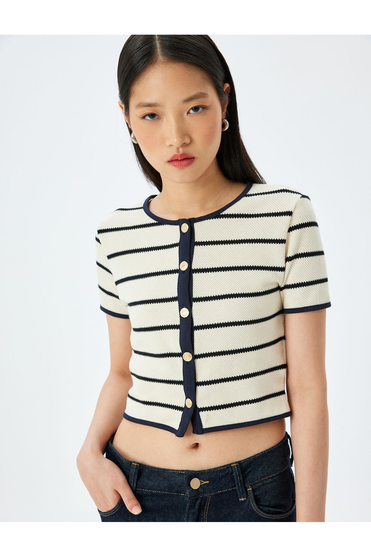 Koton Yeni Sezon Çizgili Düğme Detaylı Kısa Kollu Crop Bluz