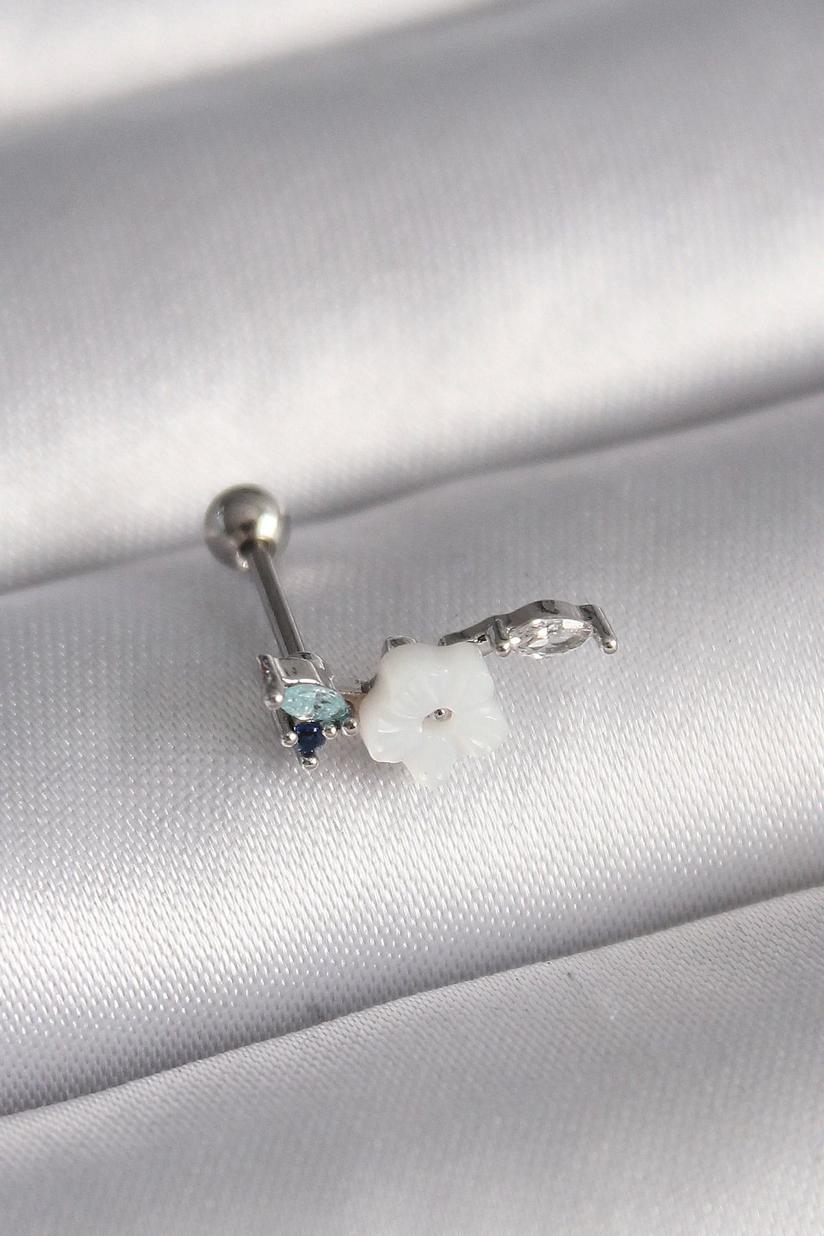 Ekince 316L Çelik Gümüş Renk Zirkon Taş Detay Beyaz Çiçek Model Tragus Piercing
