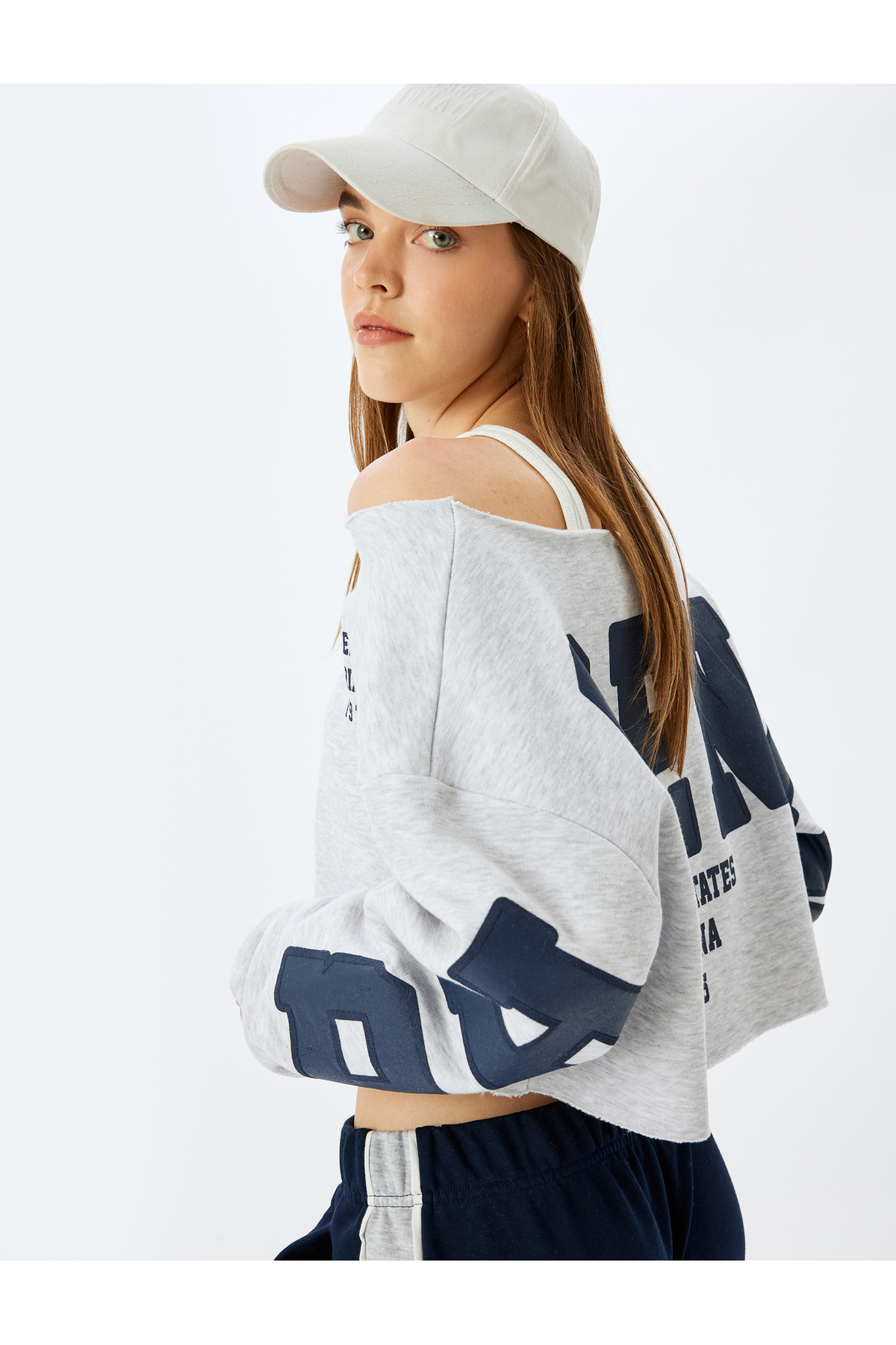 Koton KT - Arkası Baskılı Kayık Yaka Crop Oversize Sweatshirt