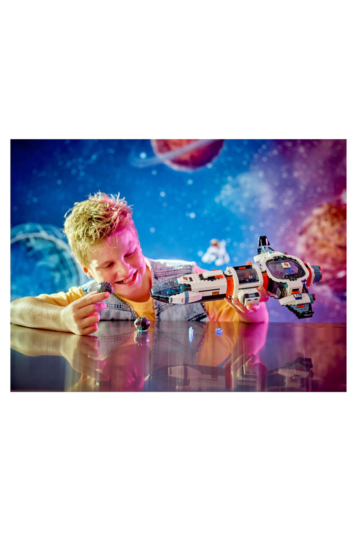 LEGO-City Modular Galactic Spaceship 60446 3