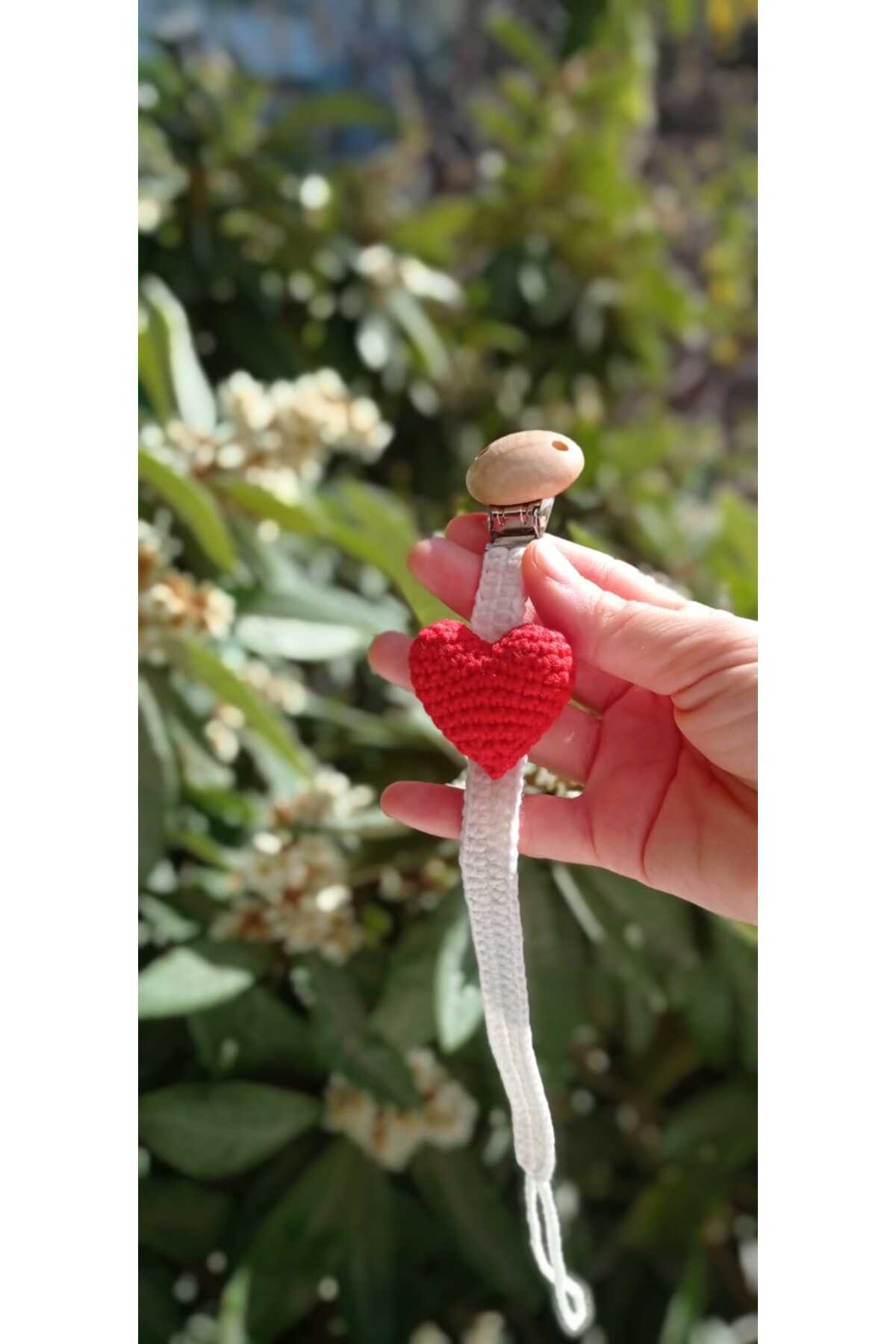 Masal Örgü Dünyası Kalpli Emzik Askısı Kırmızı fotoğrafı 4 (önizleme)