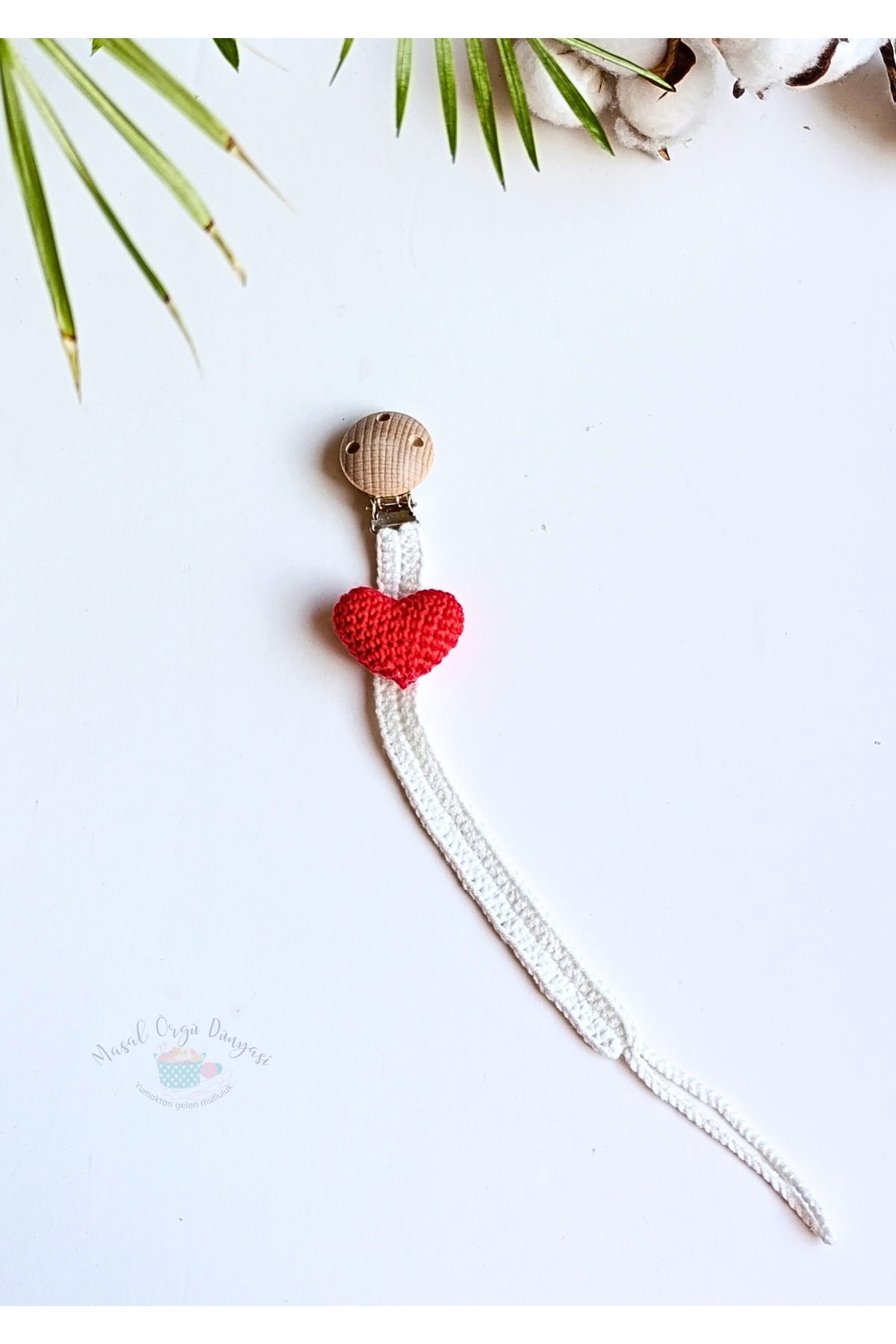 Masal Örgü Dünyası Kalpli Emzik Askısı Kırmızı fotoğrafı 2 (önizleme)