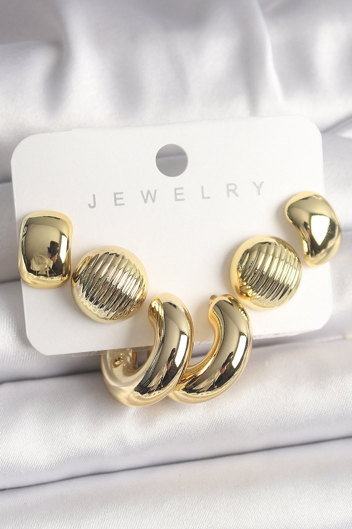 New Things Gold Renk İşlemeli Daire Halka Model CCB Kadın Küpe Seti
