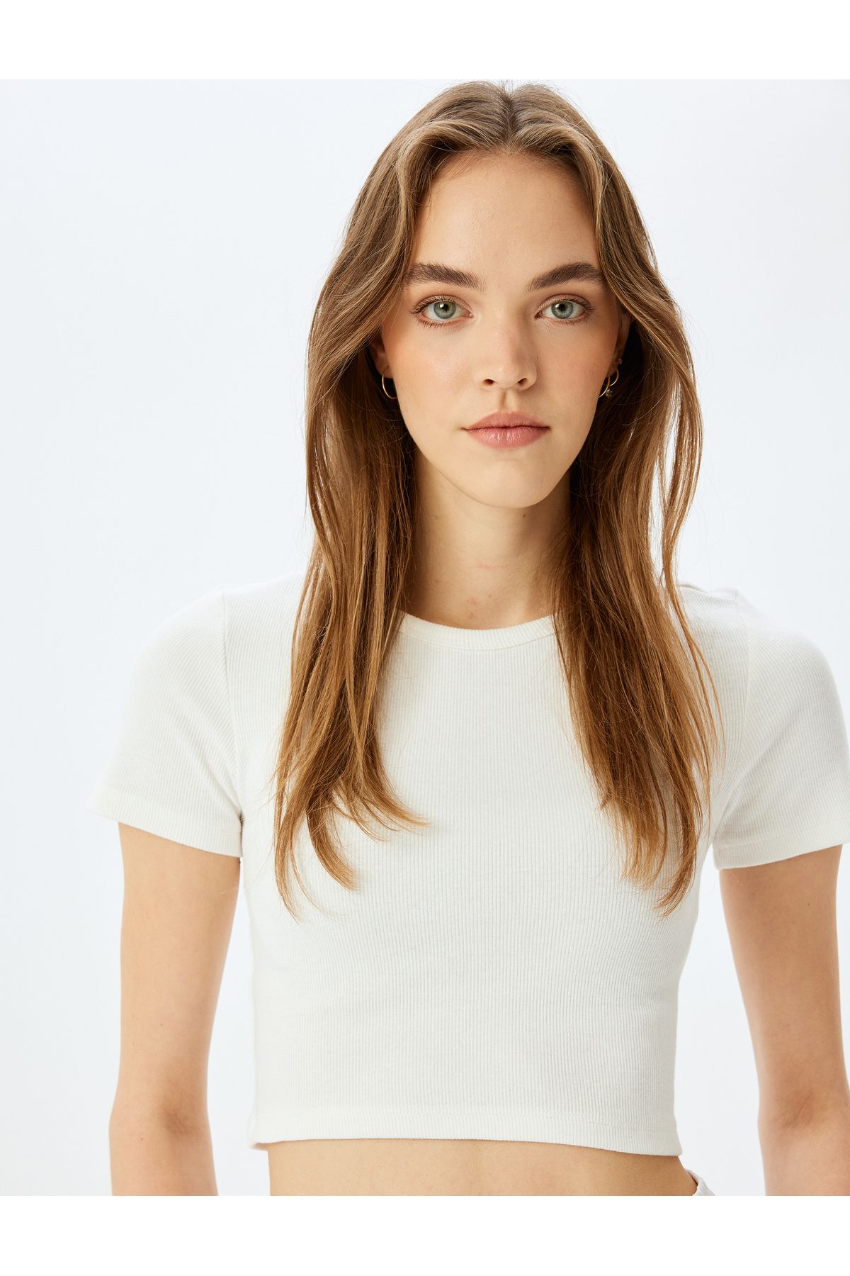 Koton Yeni Sezon Basic Kısa Kollu Bisiklet Yaka Slim Fit Crop Kaşkorse Kadın Tişört