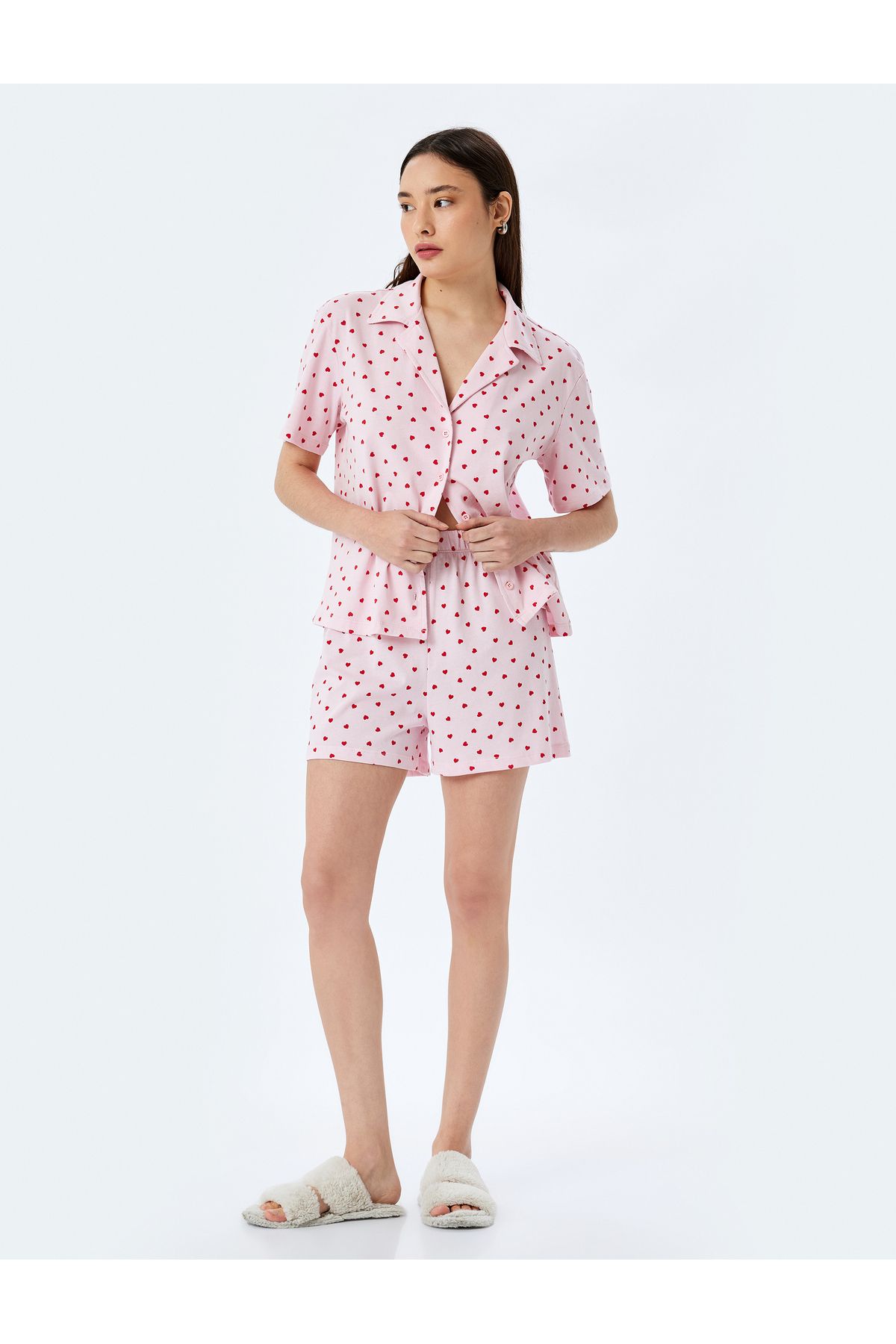 Koton Yeni Sezon Pamuklu Gömlek Yaka Kalpli Şortlu Pijama Takımı