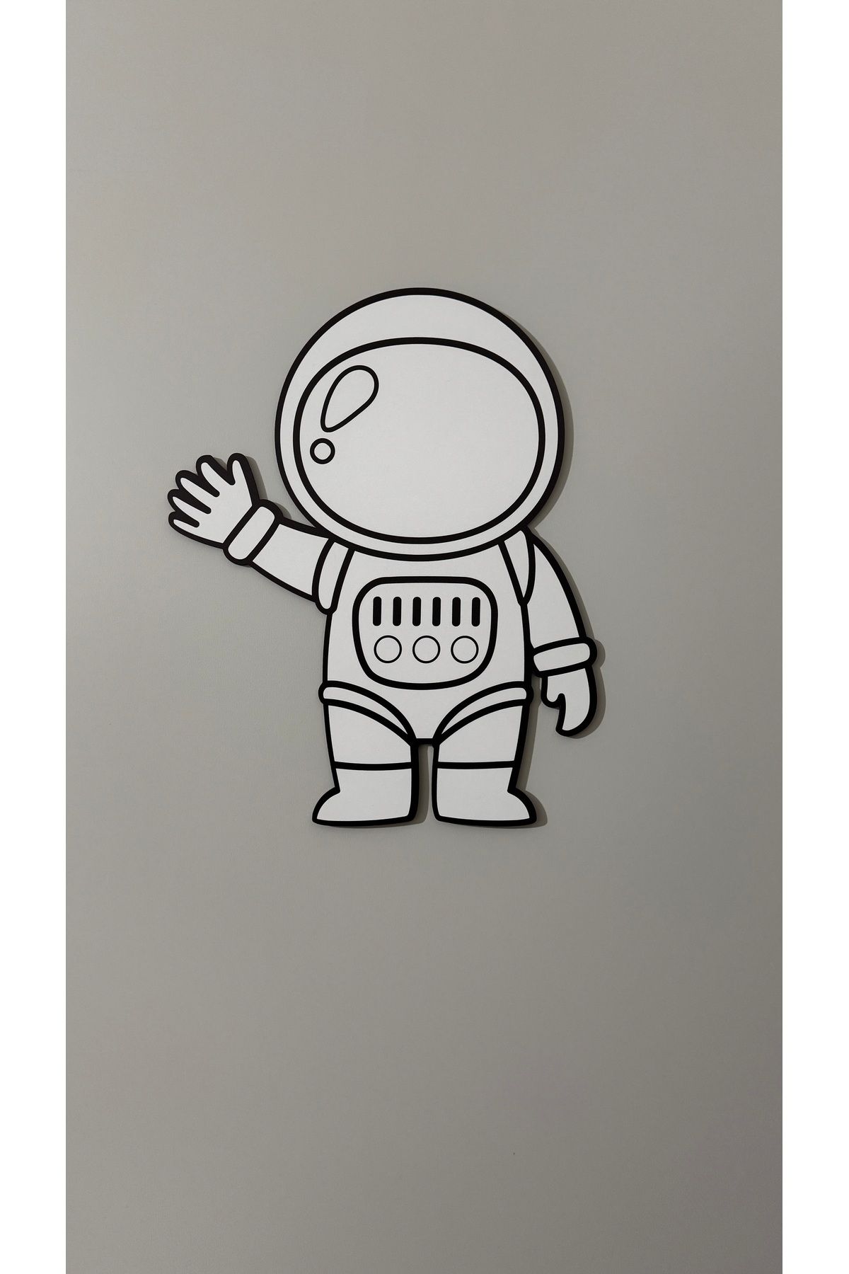 UViolets Dekoratif Ahşap Basklılı Doodle Çizimli El Sallayan Astronot Çocuk Odası Duvar Aksesuarı 27*35