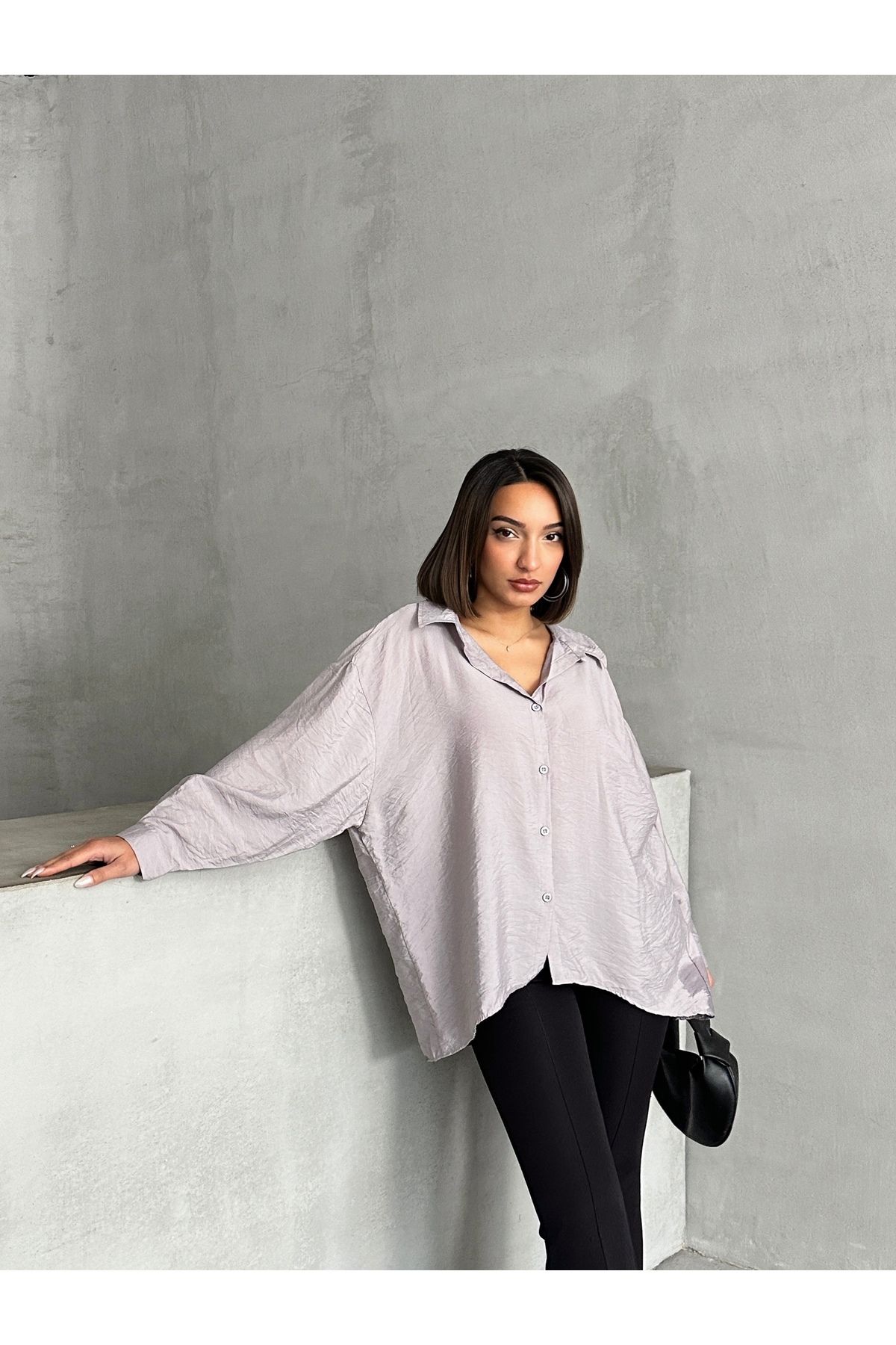 BEJNA-Graues, strukturiertes, drapiertes Oversize-Hemd für Damen 4