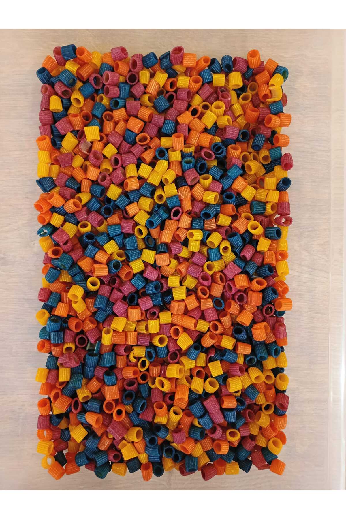 مواد پرکنندهٔ رنگارنگ برای بازی‌های حسی - پاستای رنگارنگ