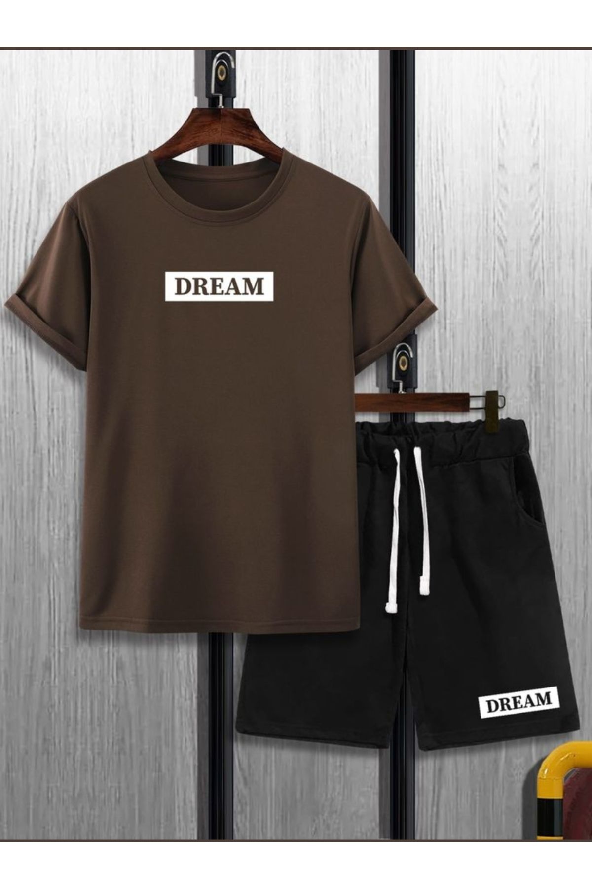 Boi Unisex Kahverengi DREAM Baskılı T-Shirt - Siyah Şort - Yazlık