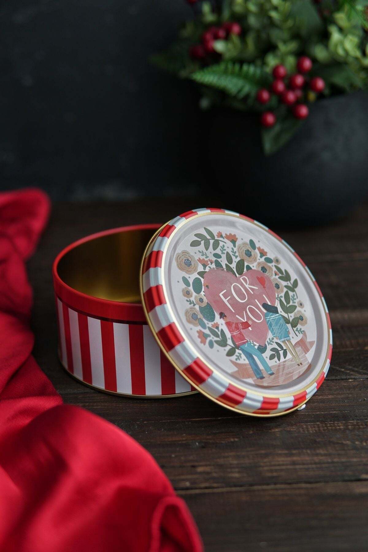 Hesaplı Kasa-Love Patterned Set of 2 Metal Storage Containers, 1.9 Lt + 1.1 Lt 5