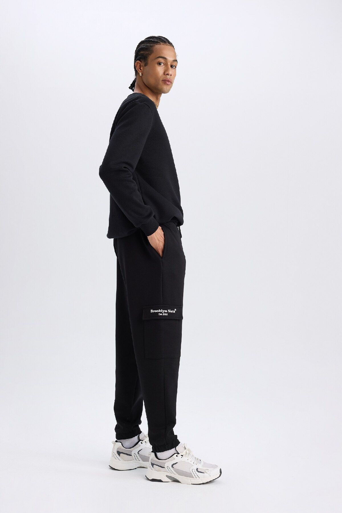 DeFacto-Defactofit - Spodnie dresowe Nba Brooklyn Nets Sports Jogger z kieszeniami, materiał Skuba Diving, talia B 3