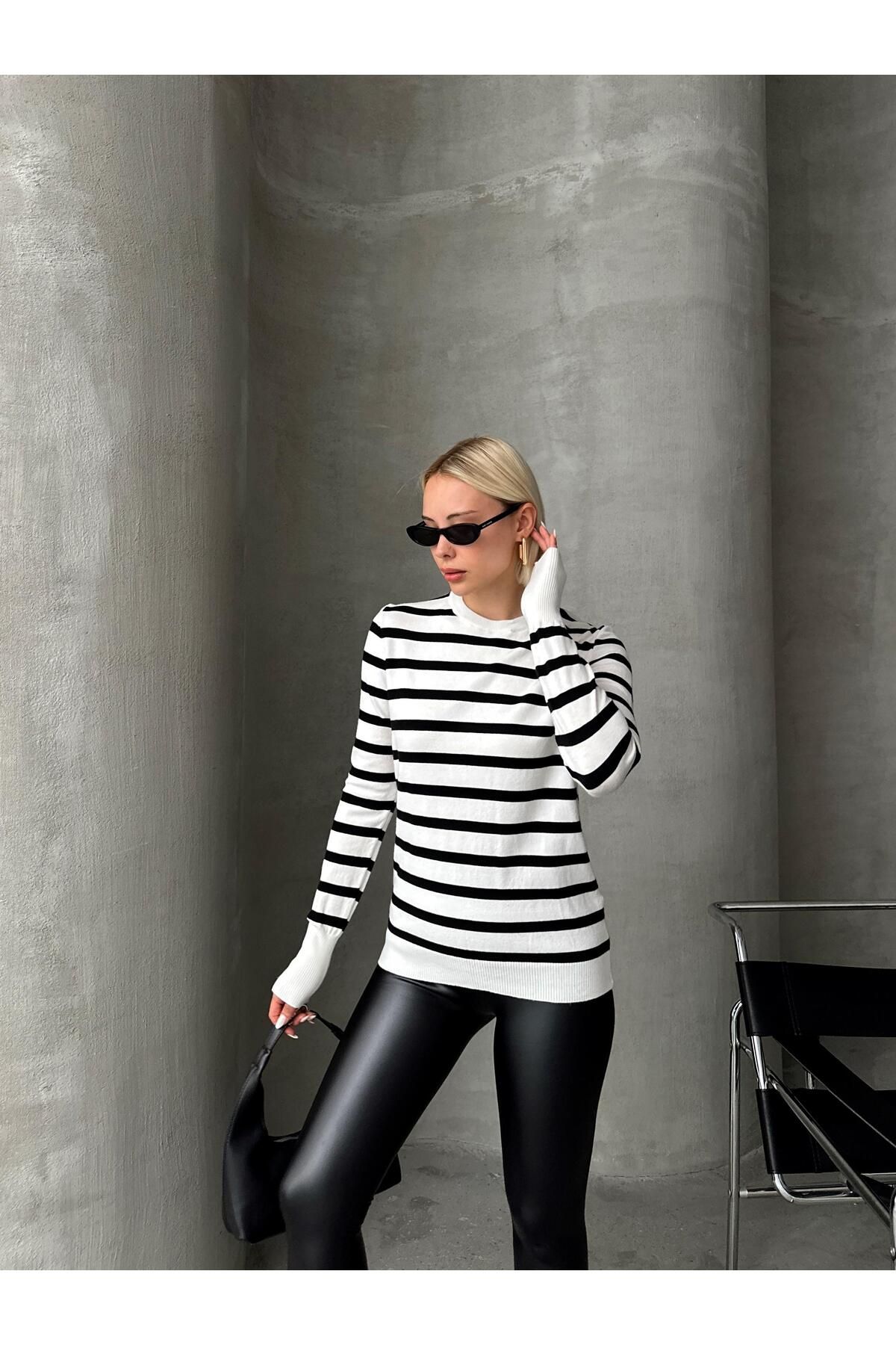 Olcay-Black Striped Crew Neck Knitwear Sweater - Ecru 8236 6