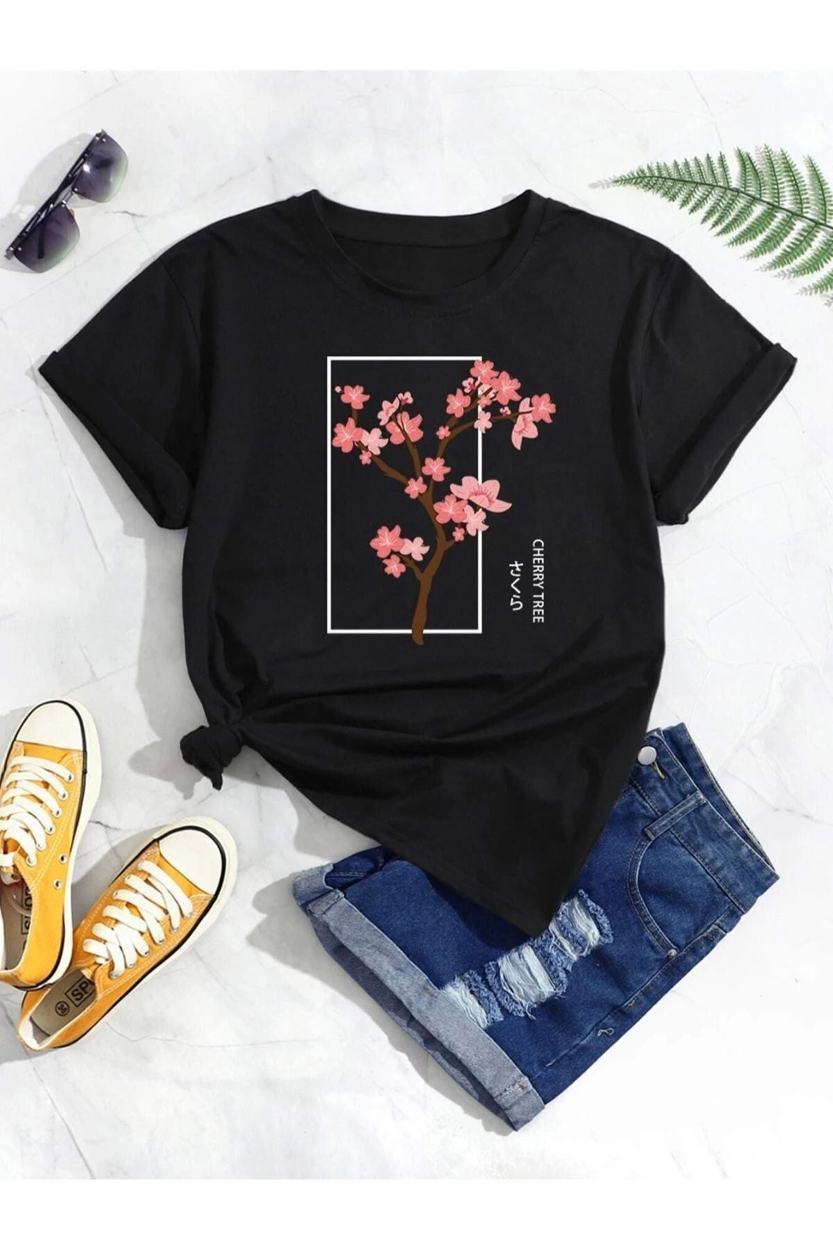 GIANTSTORE Kadın Siyah Cherry Baskılı Bisiklet Yaka Tshirt