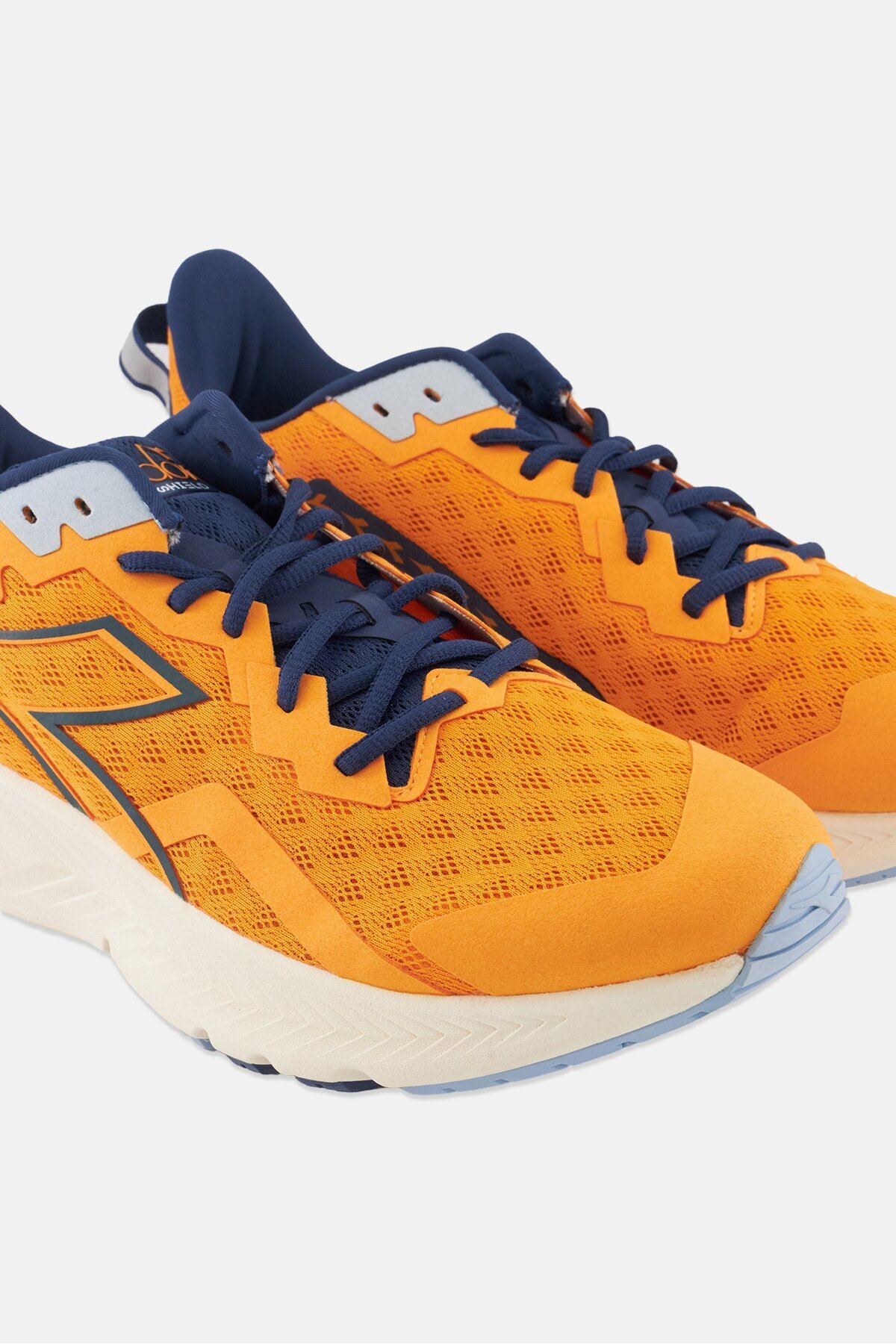 Diadora-حذاء رياضي رجالي Mythos Blushield Volo 3 برباط، برتقالي 3