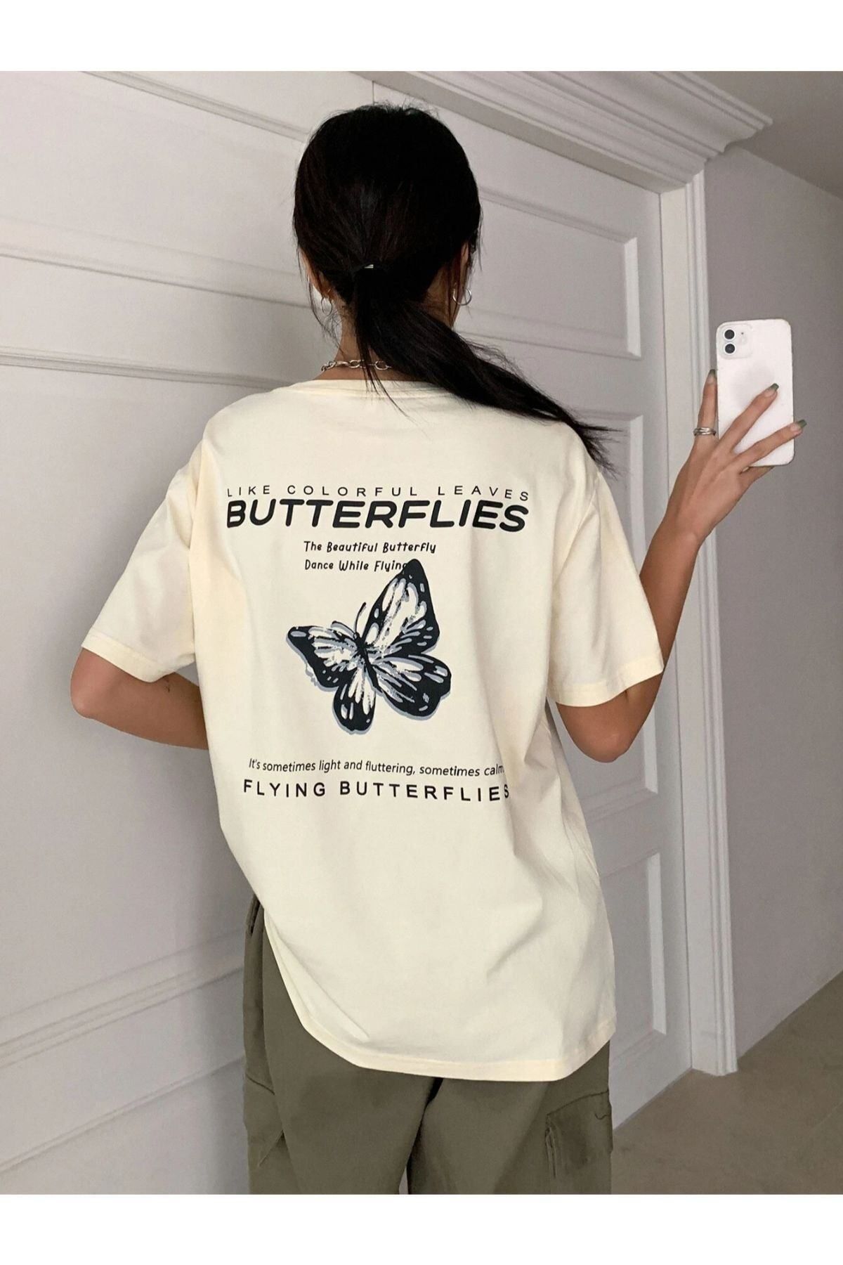GIANTSTORE Kadın Krem Butterflies Baskılı Oversize Bisiklet Yaka Tshirt