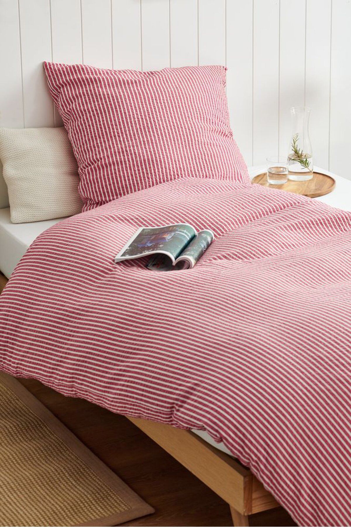 Tchibo-Single Seer Sucker Duvet Set 135 x 200 cm, Red 1