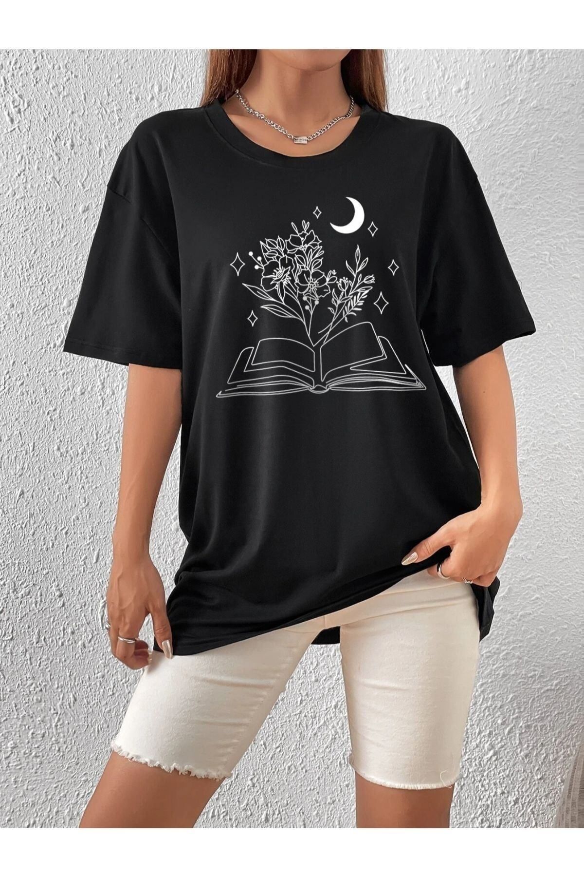 GIANTSTORE Kadın Siyah Kitap Baskılı Oversize Bisiklet Yaka Tshirt