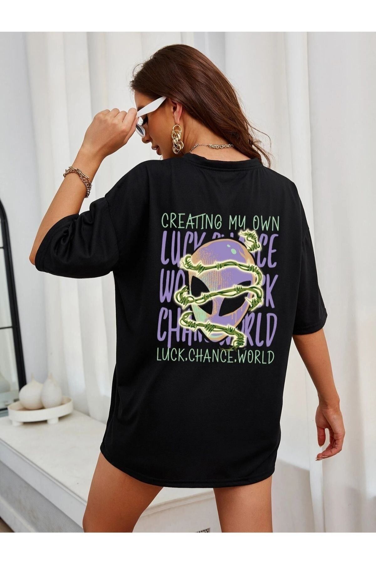GIANTSTORE Kadın Siyah Luck Chance World Baskılı Oversize Bisiklet Yaka Tshirt