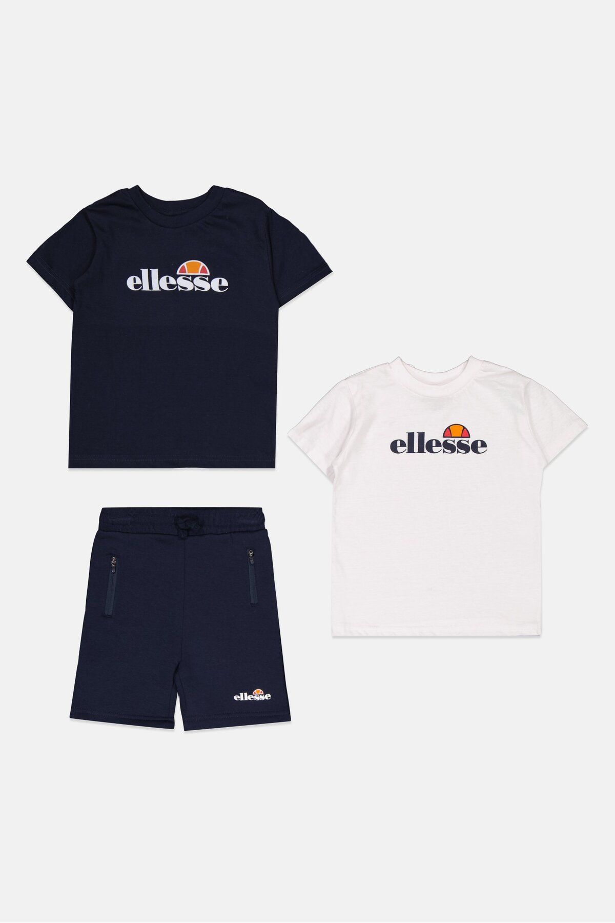 Ellesse-طقم تي شيرت وشورت بشعار العلامة التجارية للأولاد الصغار، مكون من 3 قطع، باللون الأبيض 1