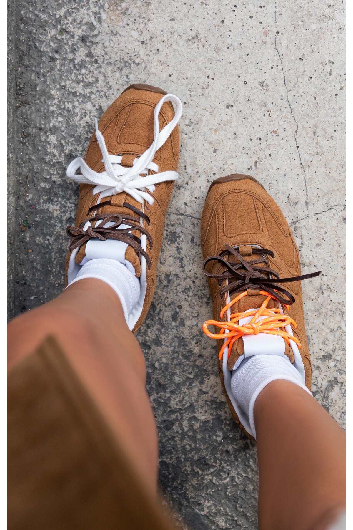 NİŞANTAŞI SHOES-Bellini Hellbraune Wildleder-Sportschuhe mit flacher Sohle und Schnürung für Damen 2