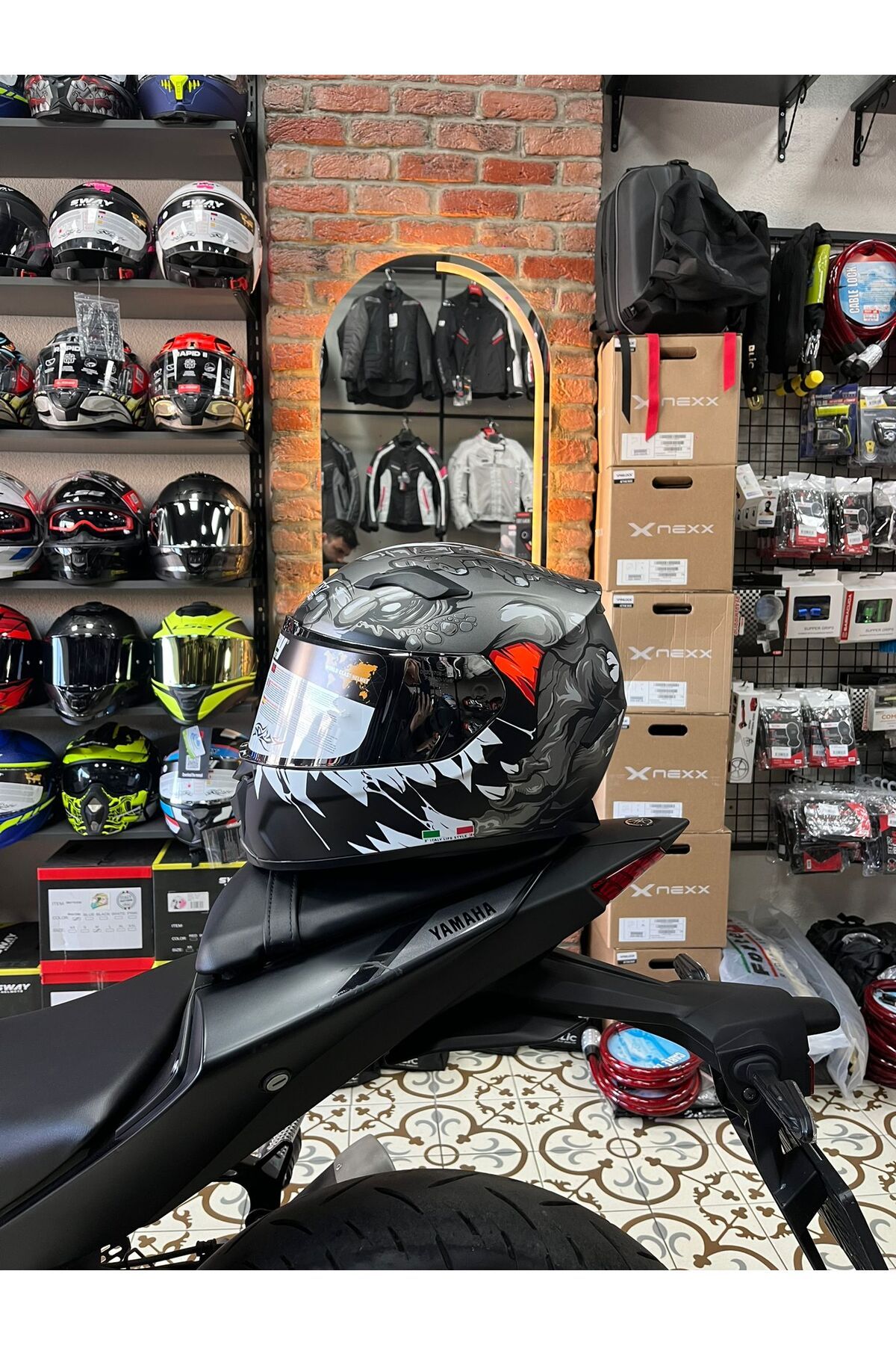 Sway SW 820 MONSTER Full Face Kask