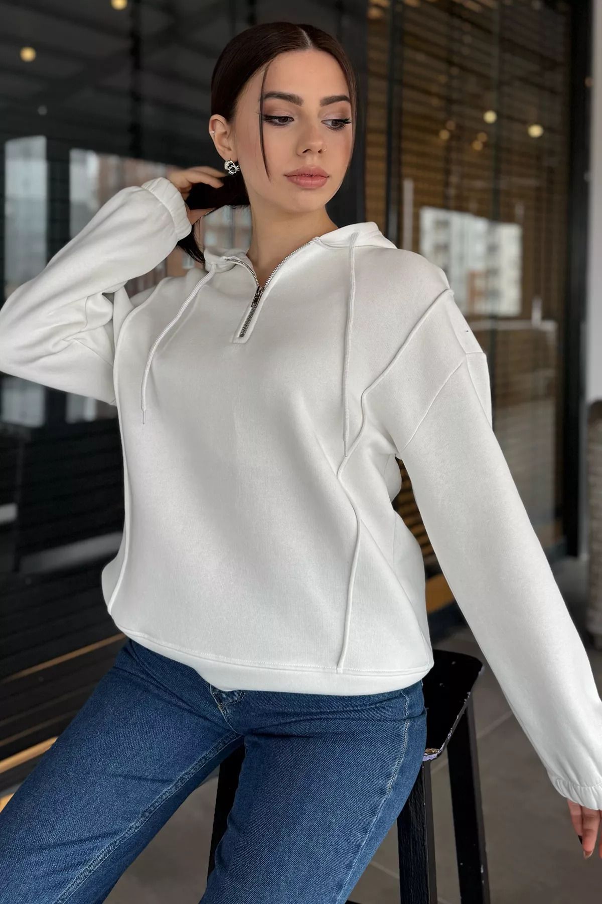 GÜLSELİ Beyaz Yarım Fermuarlı Üç İplik Şardonlu Kadın Sweatshirt