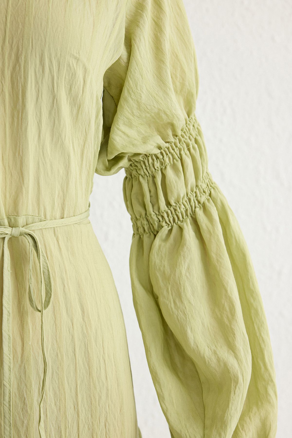 Trendyol Modest-Grünes, gerades, gewebtes Aerobin-Kleid TCTSS25EB00011 4