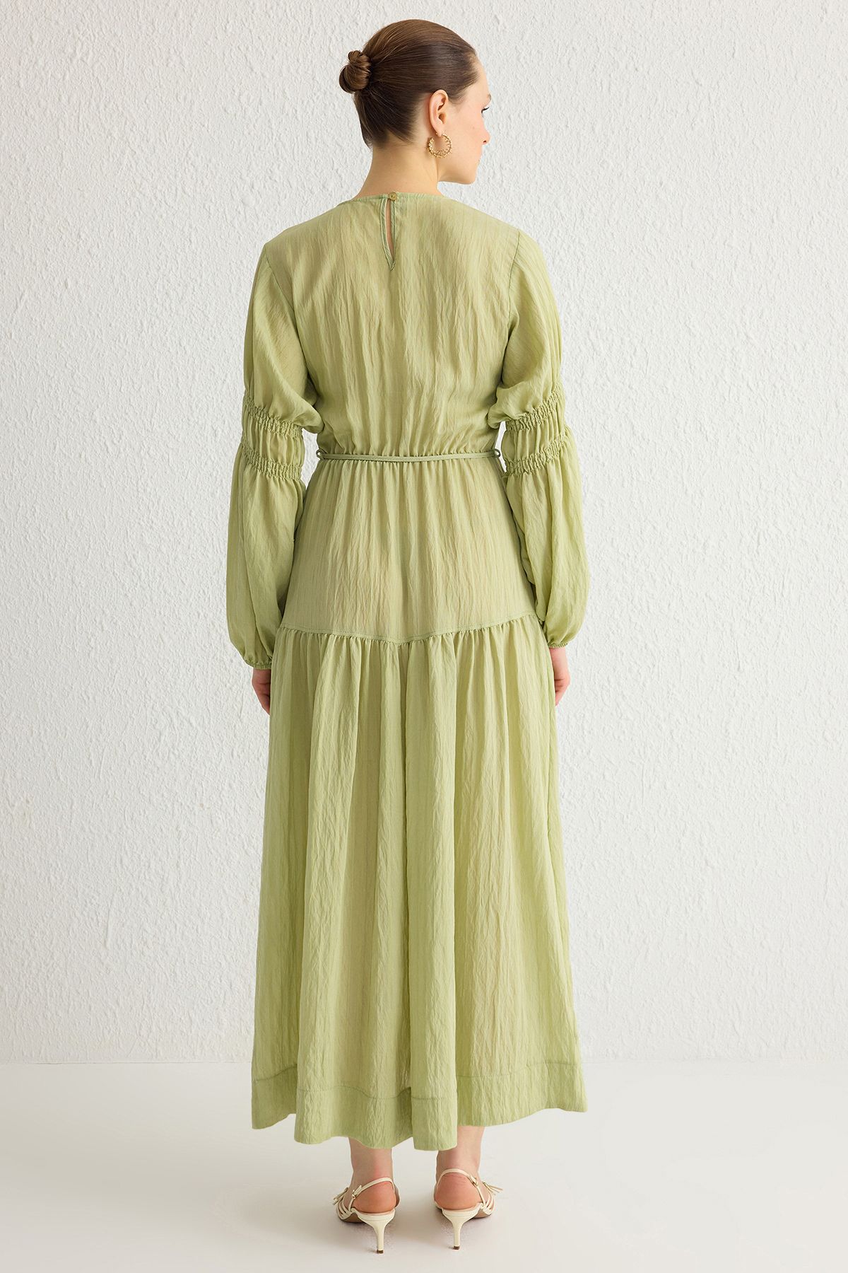 Trendyol Modest-Grünes, gerades, gewebtes Aerobin-Kleid TCTSS25EB00011 5