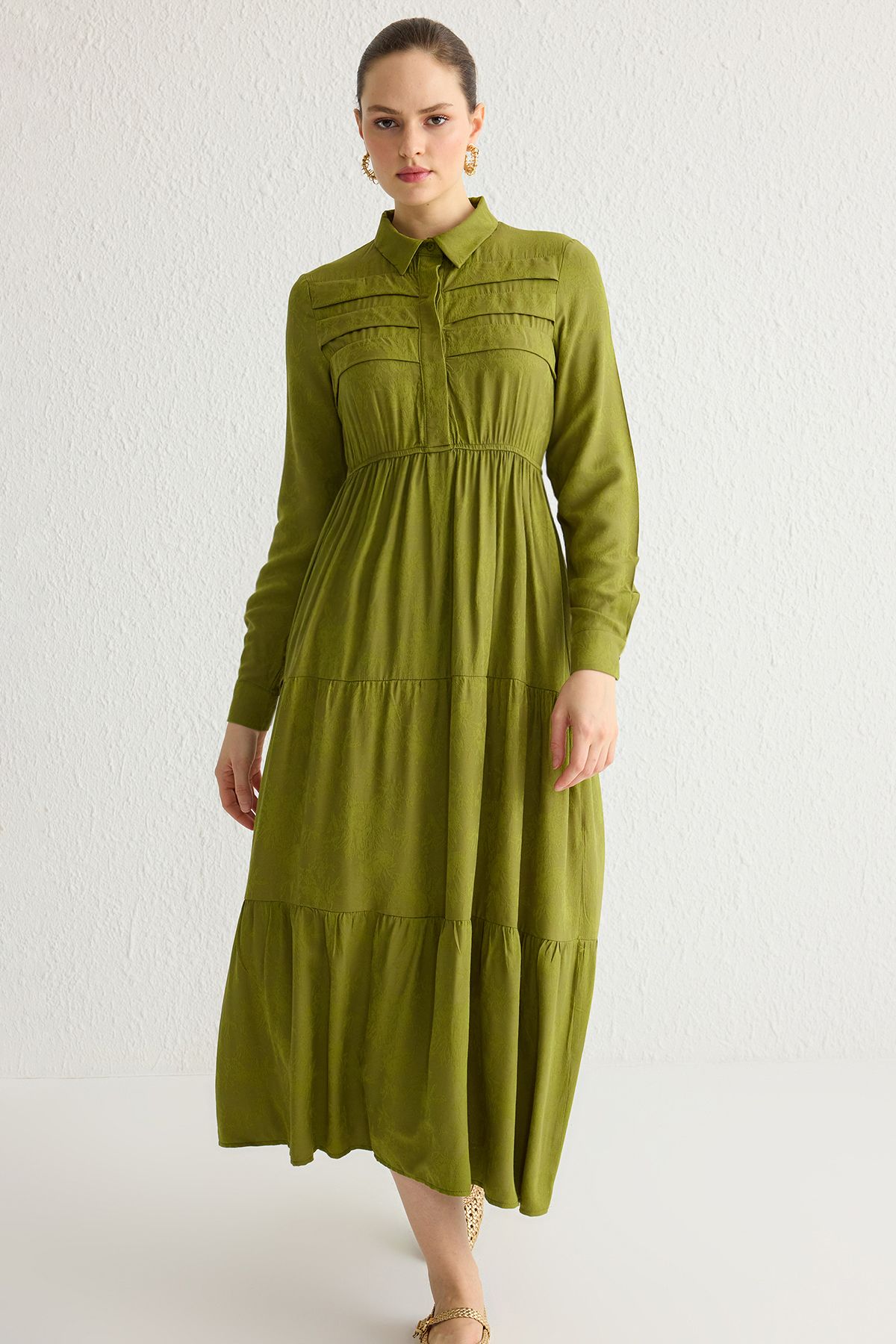 Trendyol Modest-Χακί φλοράλ υφαντό ζακάρ χιτζάμπ φόρεμα χωρίς επένδυση TCTSS25EB00053 1