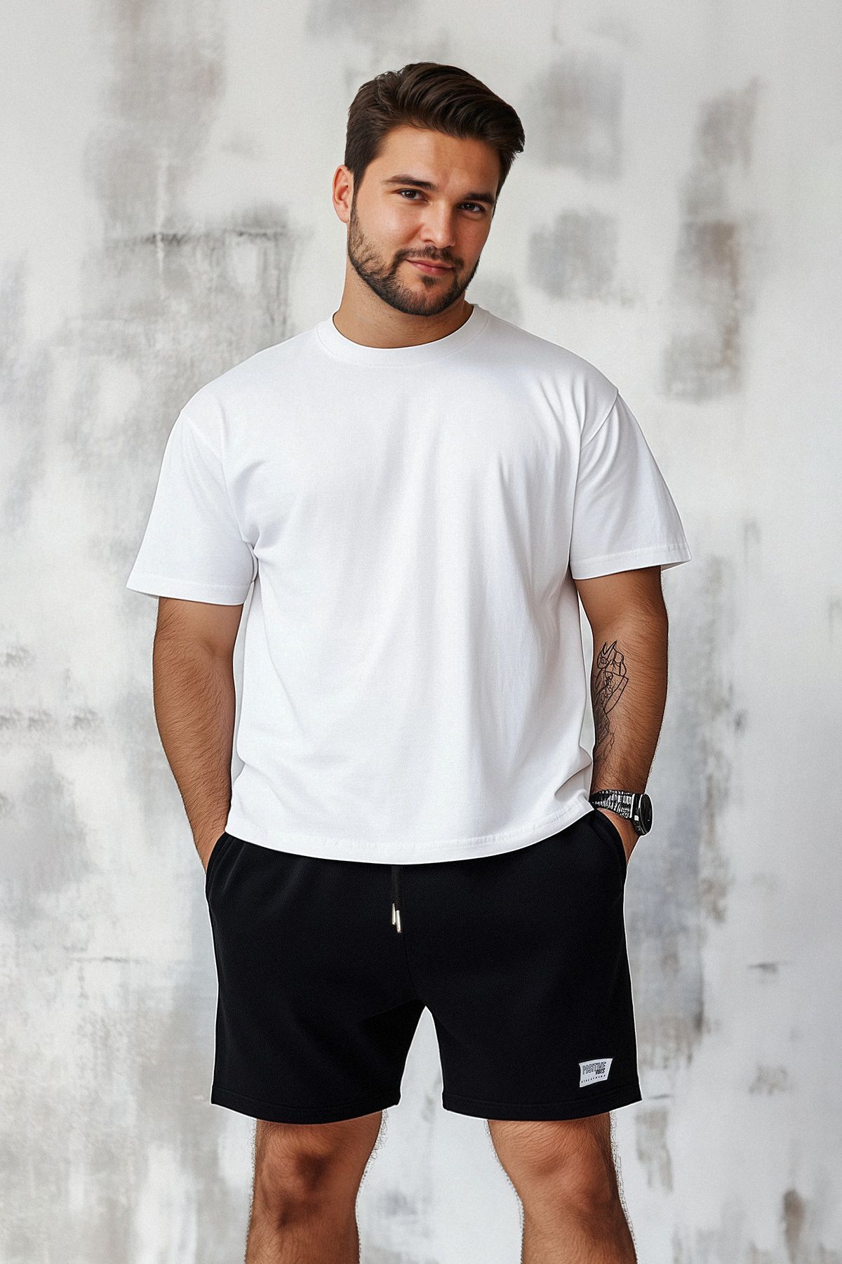 Trendyol Collection-Schwarze Baumwollshorts – Übergröße, Etikettenapplikationen, reguläre Passform TMNSS25AP00002 1