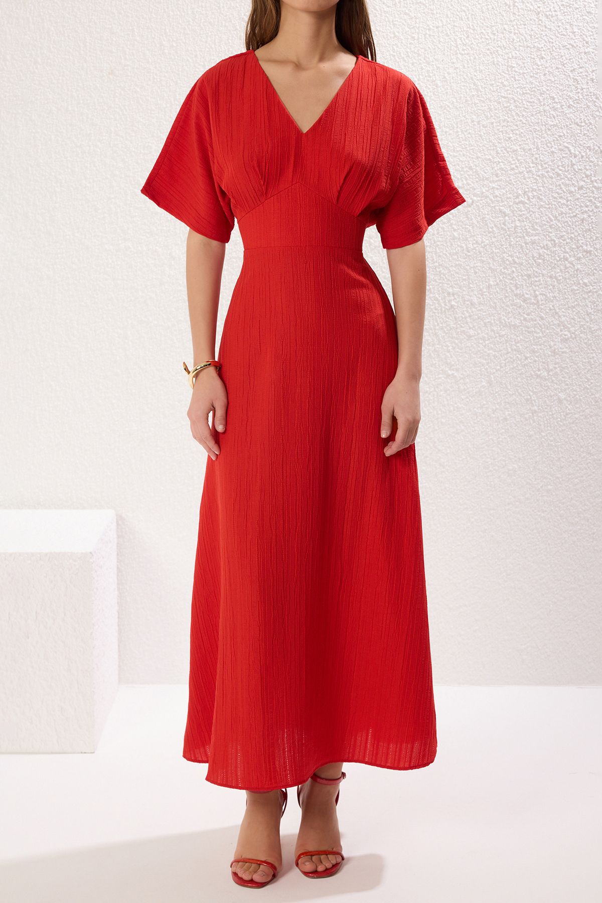 Trendyol Collection-Červený A-Line Corsage Detail Maxi tkané šaty s výstřihem do V, Twoss24El00620 3