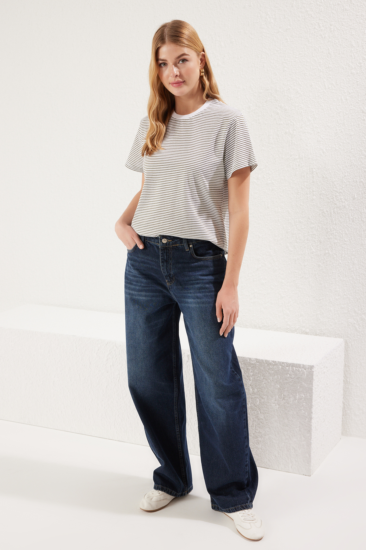 Trendyolmilla  Haki Ekru Çizgili Kalın Pamuklu Basic Regular/Normal Kalıp Örme T-Shirt TWOSS23TS00043 - Görsel 2