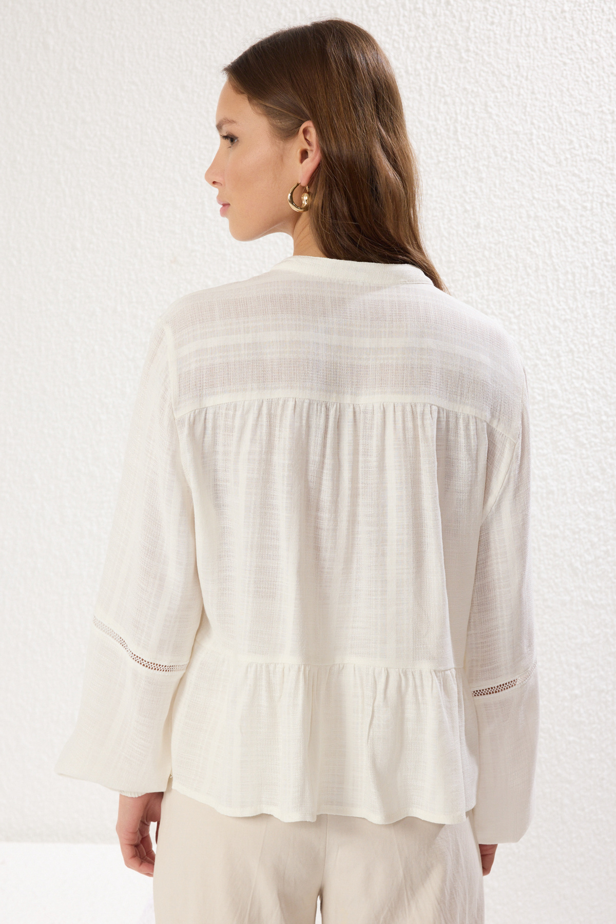 Trendyol Collection-Cămașă albă din bumbac cu detaliu din dantelă - Regular Fit TWOSS25GO00038 5