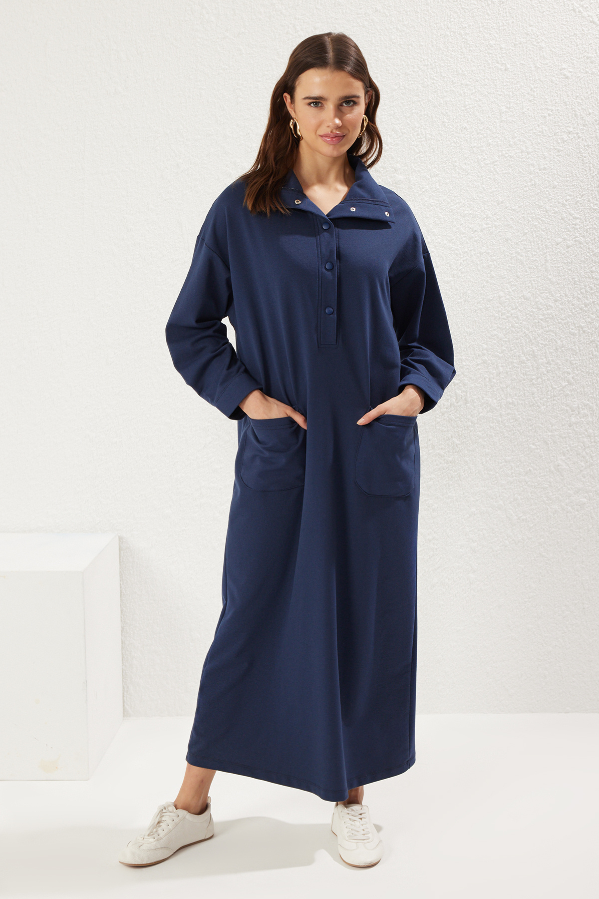 Trendyol Modest-Πλεκτό φόρεμα με κουμπιά Indigo Pocket TCTAW25EB00082 2