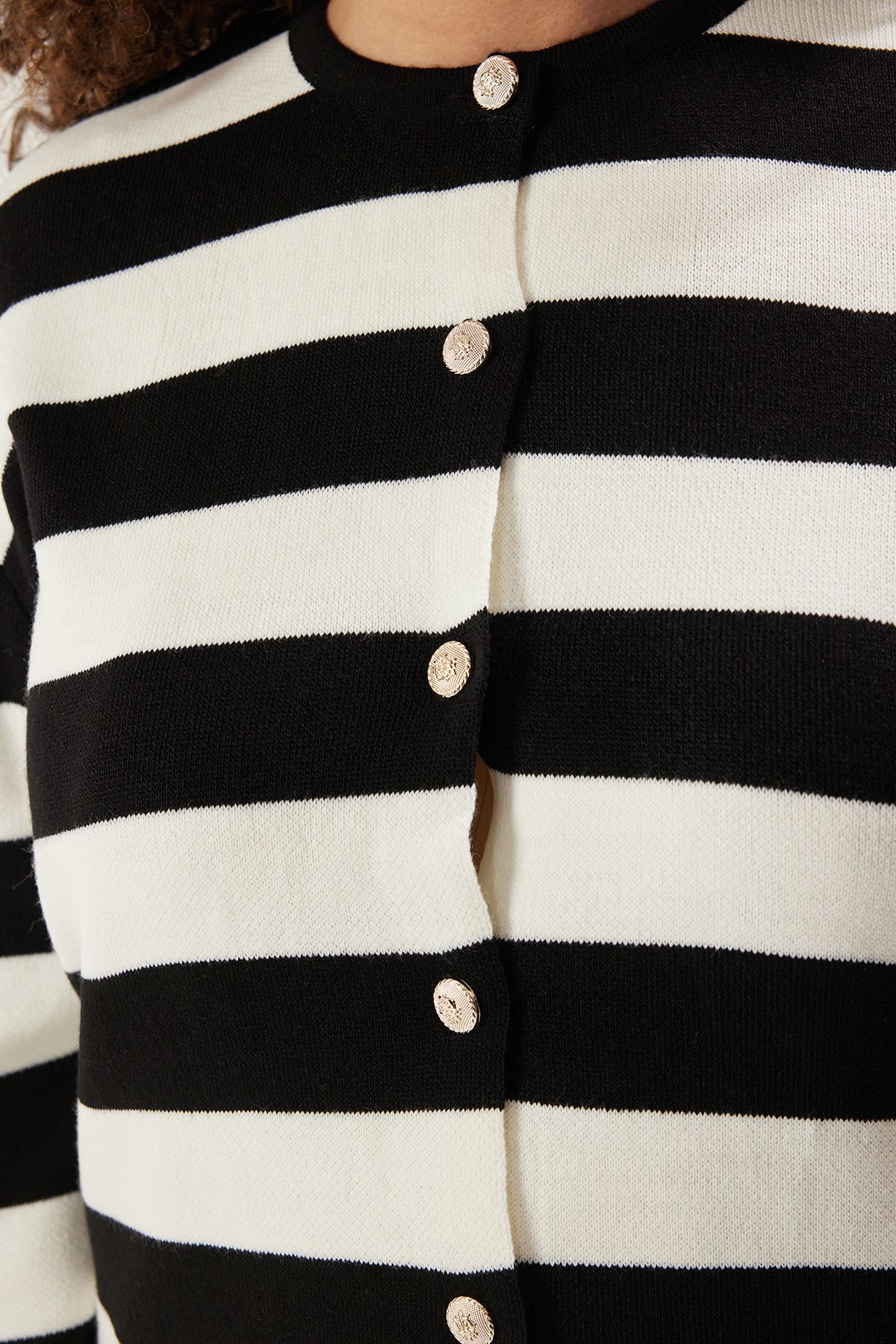 Trendyol Curve-Ecru Striped Crew Neck Knitwear Cardigan Tbbaw25Av00025 4