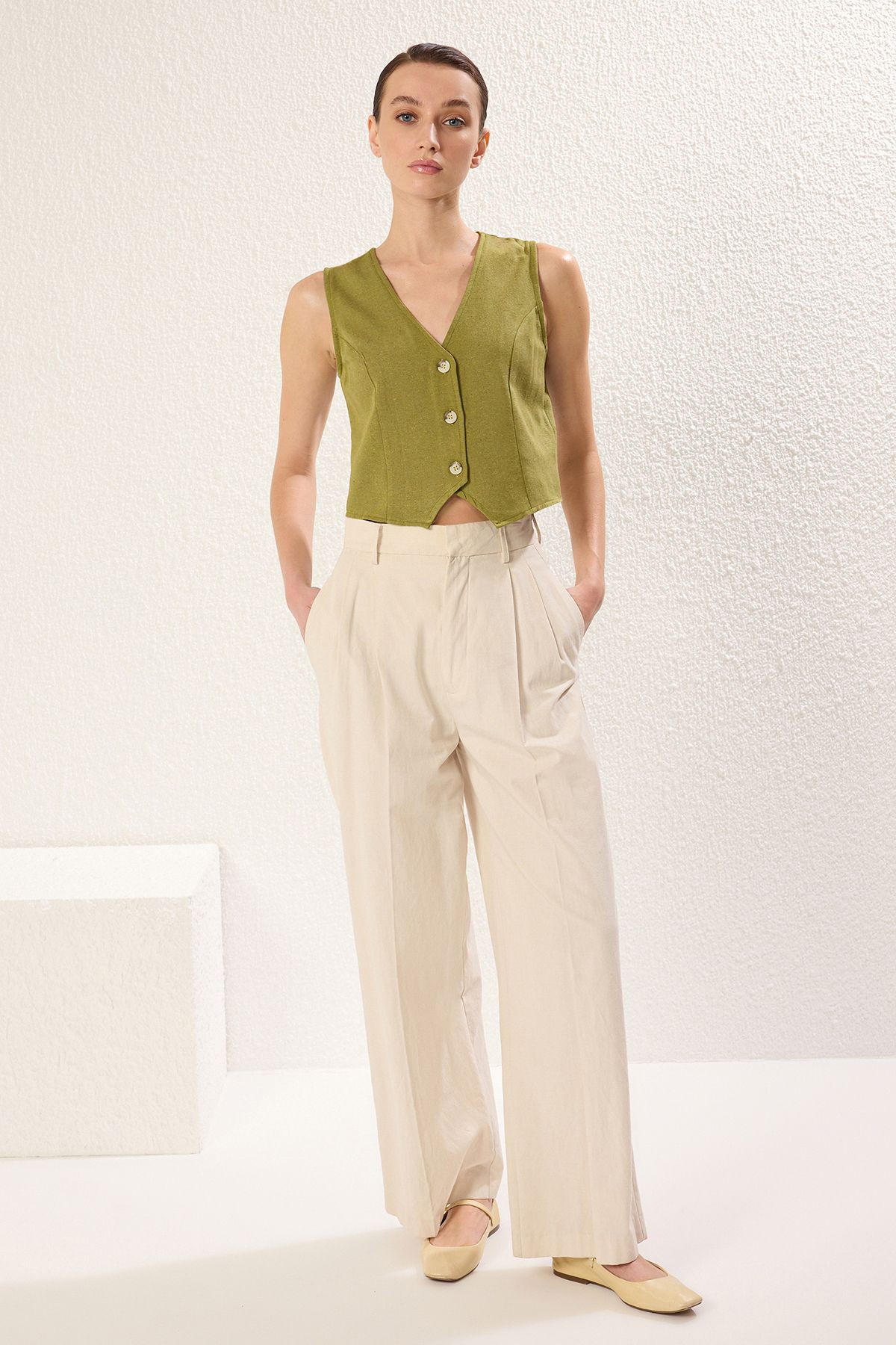 Trendyol Collection Khaki Regular Cotton Crop Len Tkana Kamizelka Twoss24ye00024 Kobieta - 42