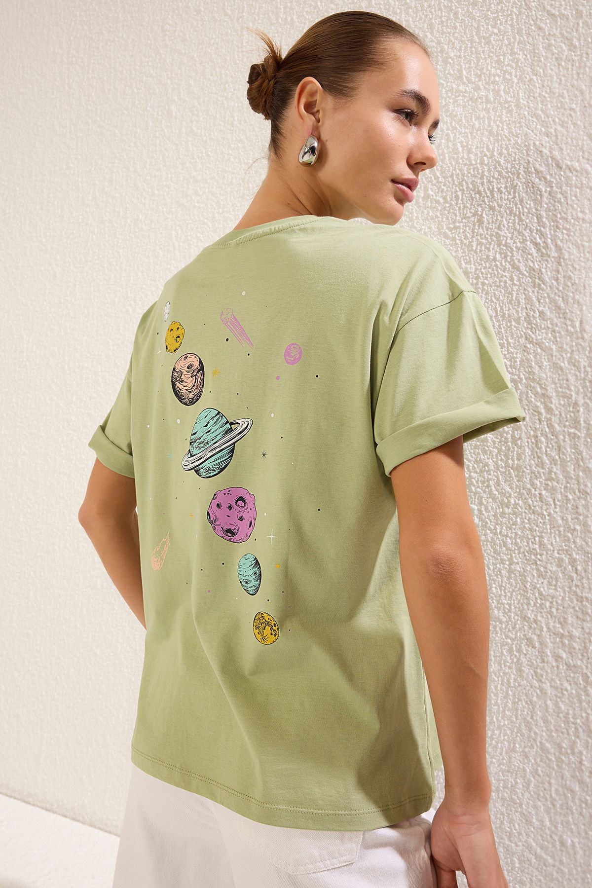 Trendyol Collection-Μέντα εμπρός και πίσω Galaxy Printed Boyfriend Fit Πλεκτό T-Shirt με λαιμόκοψη TWOSS23TS00257 1