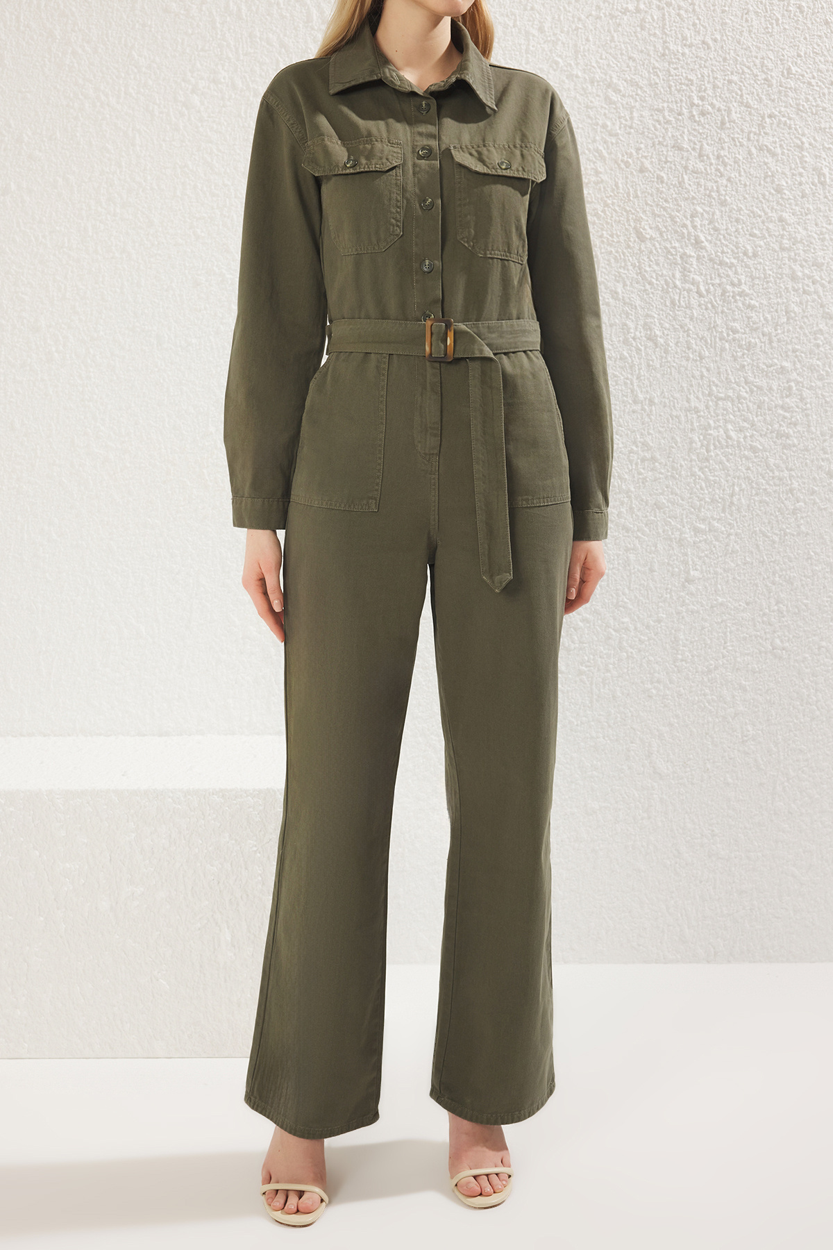 Trendyol Collection-Denim-Overall mit weitem Bein – Khaki mit Gürtel, Hemdkragen TWOSS25TU00014 3