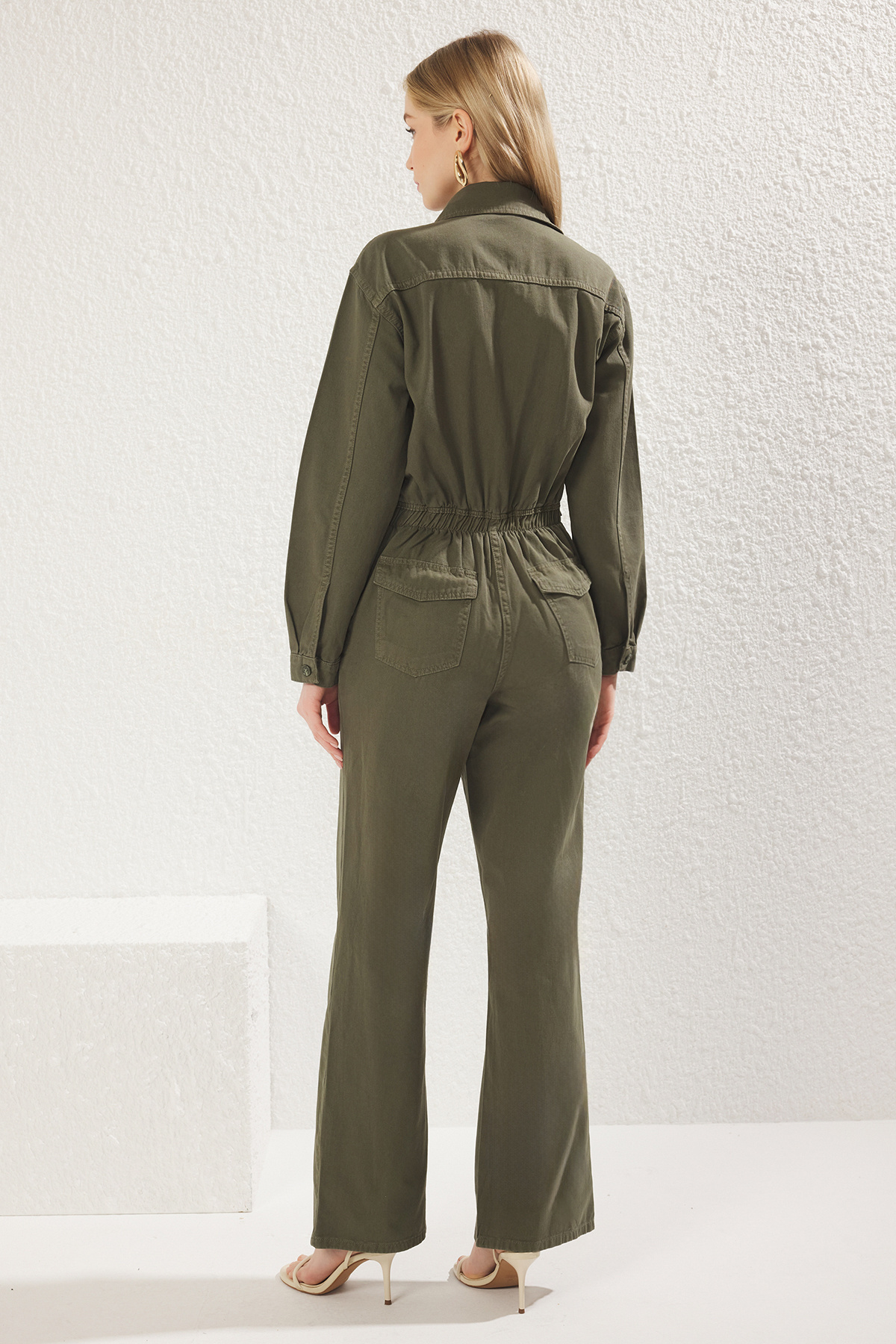 Trendyol Collection-Denim-Overall mit weitem Bein – Khaki mit Gürtel, Hemdkragen TWOSS25TU00014 5