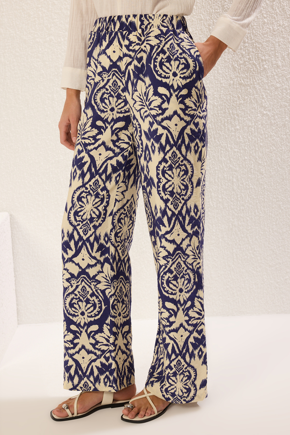 Trendyol Collection-Mehrfarbige, breite, gewebte Hose mit weitem Bein und ethnischem Muster TWOSS25PL00030 3
