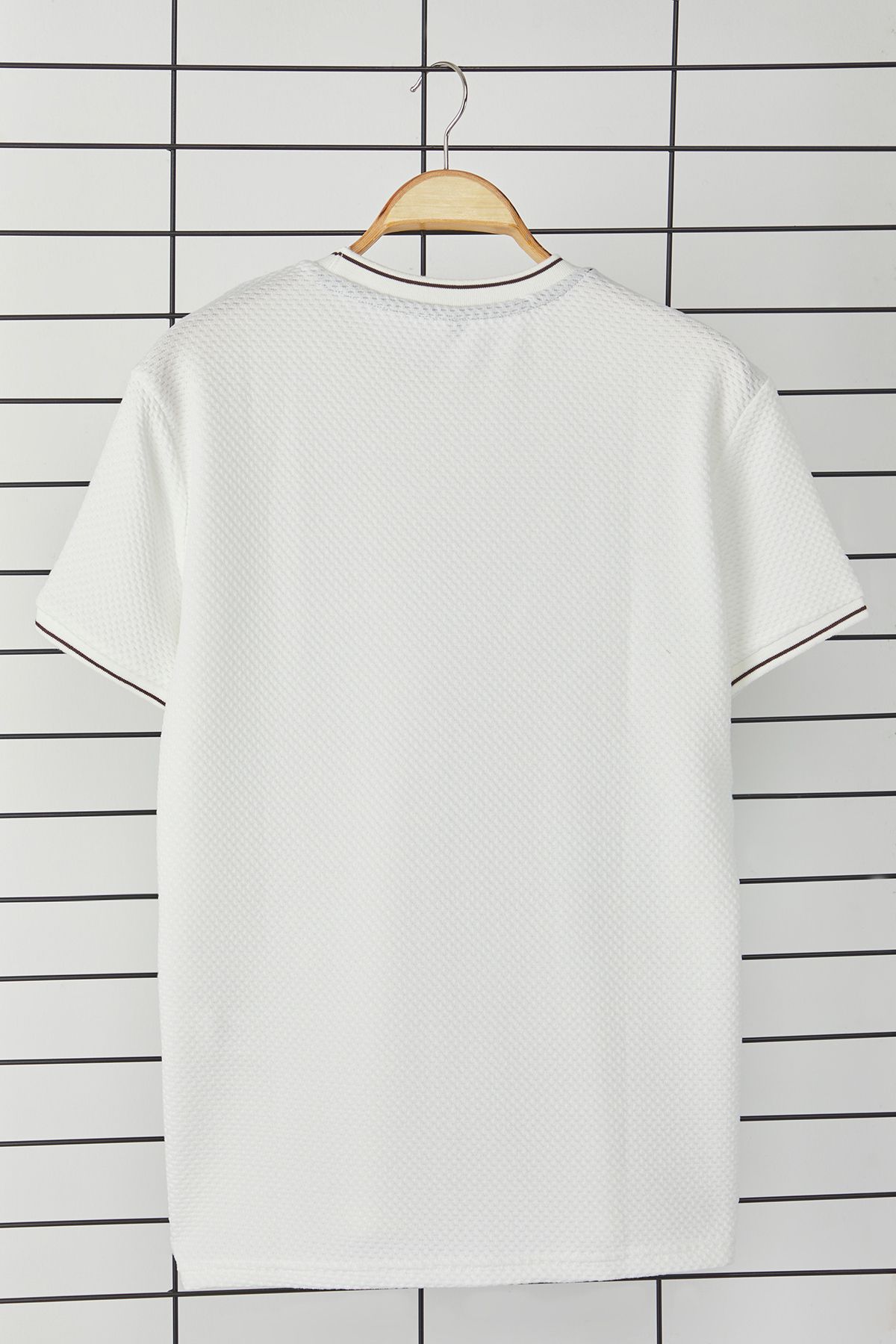 Trendyol Collection-Weißes, strukturiertes Strick-T-Shirt mit Band – reguläre Passform TMNSS25TS00042 11