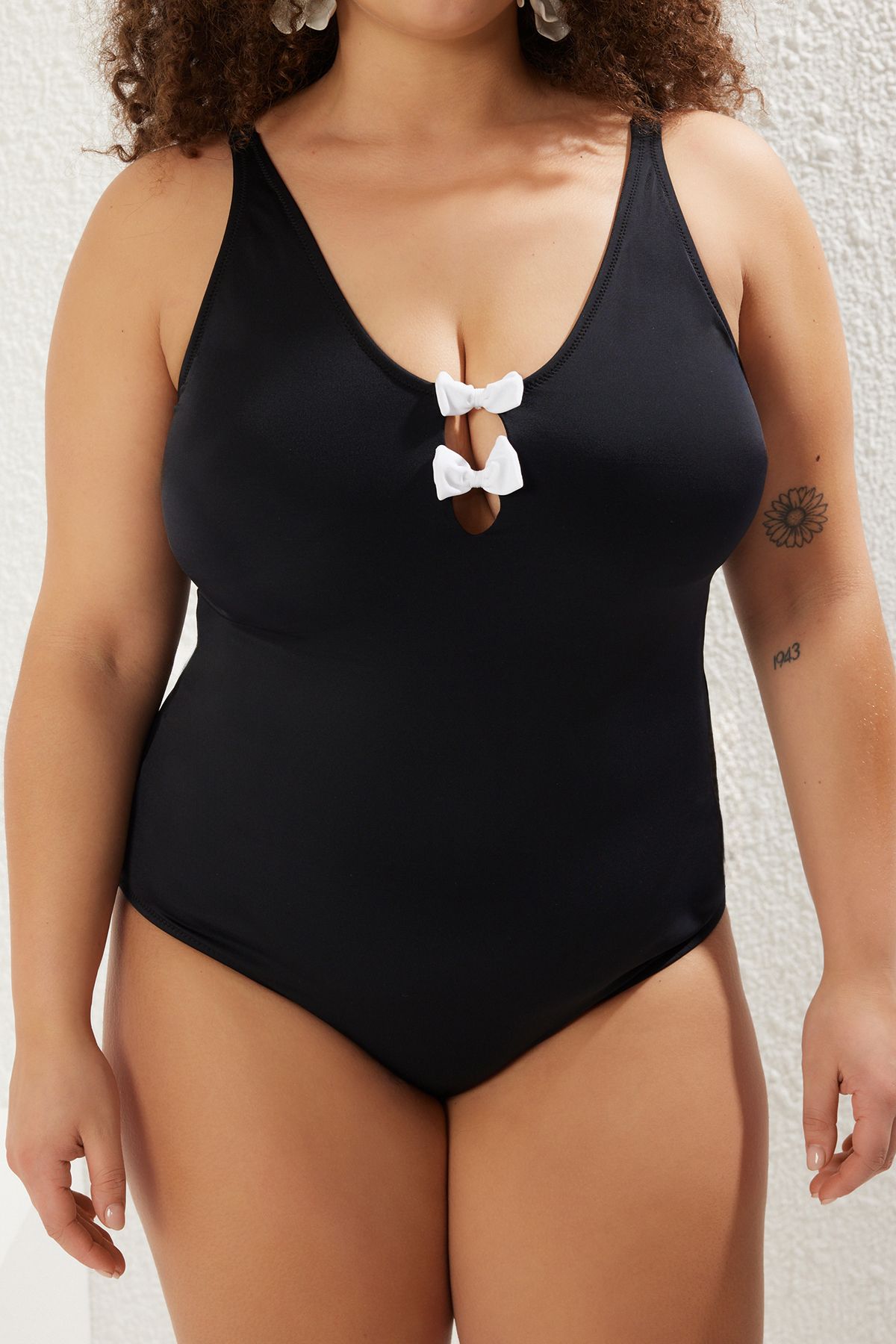 Trendyol Curve-Black Contrast Bow Detail Thick Straps Plus Size Swimsuit Tbbss25Am00013 3