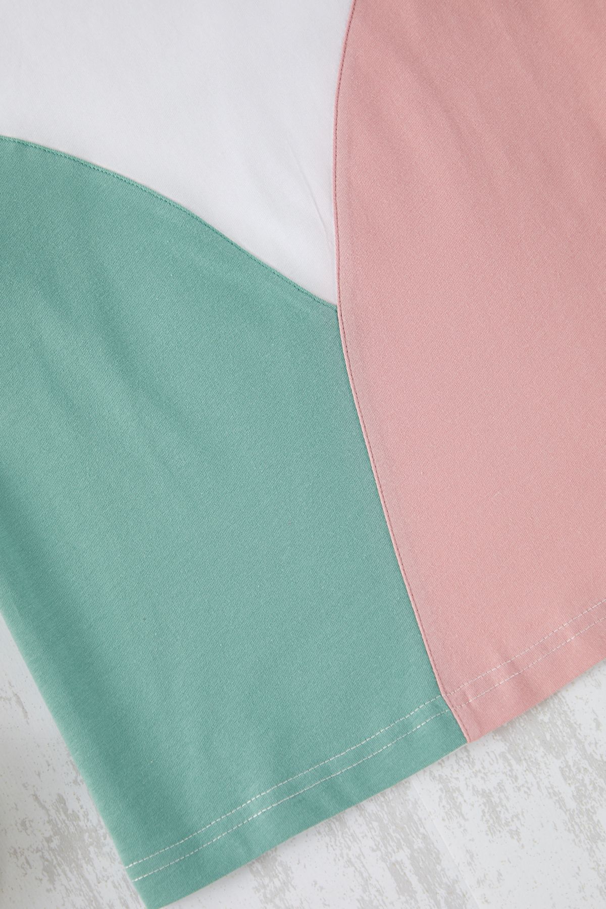 TRENDYOLKIDS-Dívčí pletené tričko Ecru Color Block Tkdss25Ts00068 2