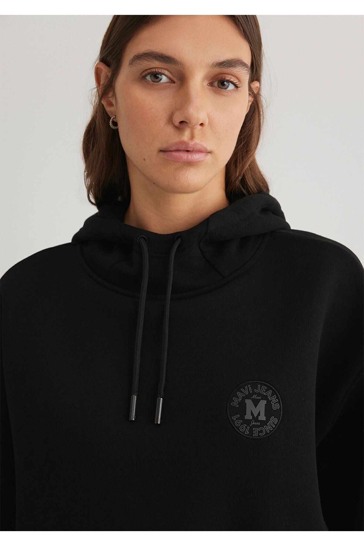 Mavi-Patch Logo Hooded Black Crop Sweatshirt 1S10305-900 5