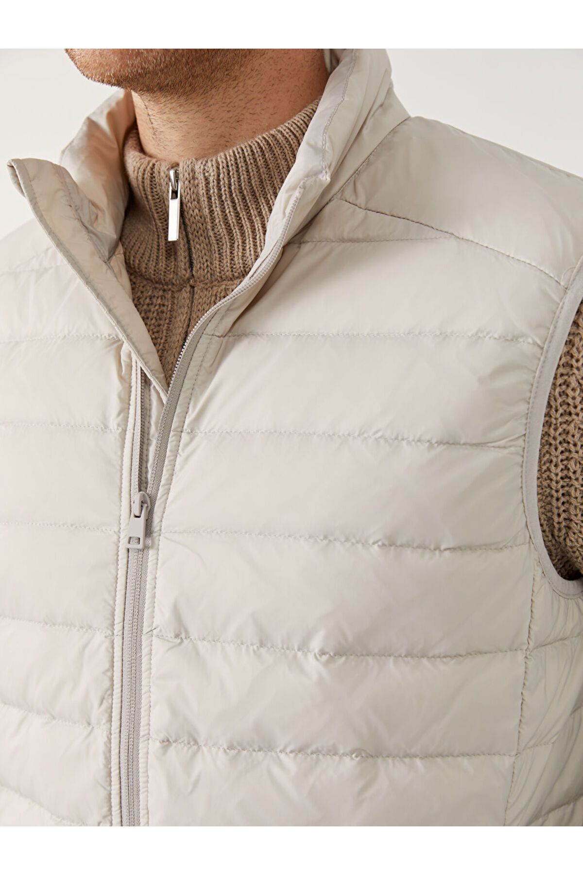LC Waikiki-Standard Mold Stand Collar Men's Puffer Vest 3